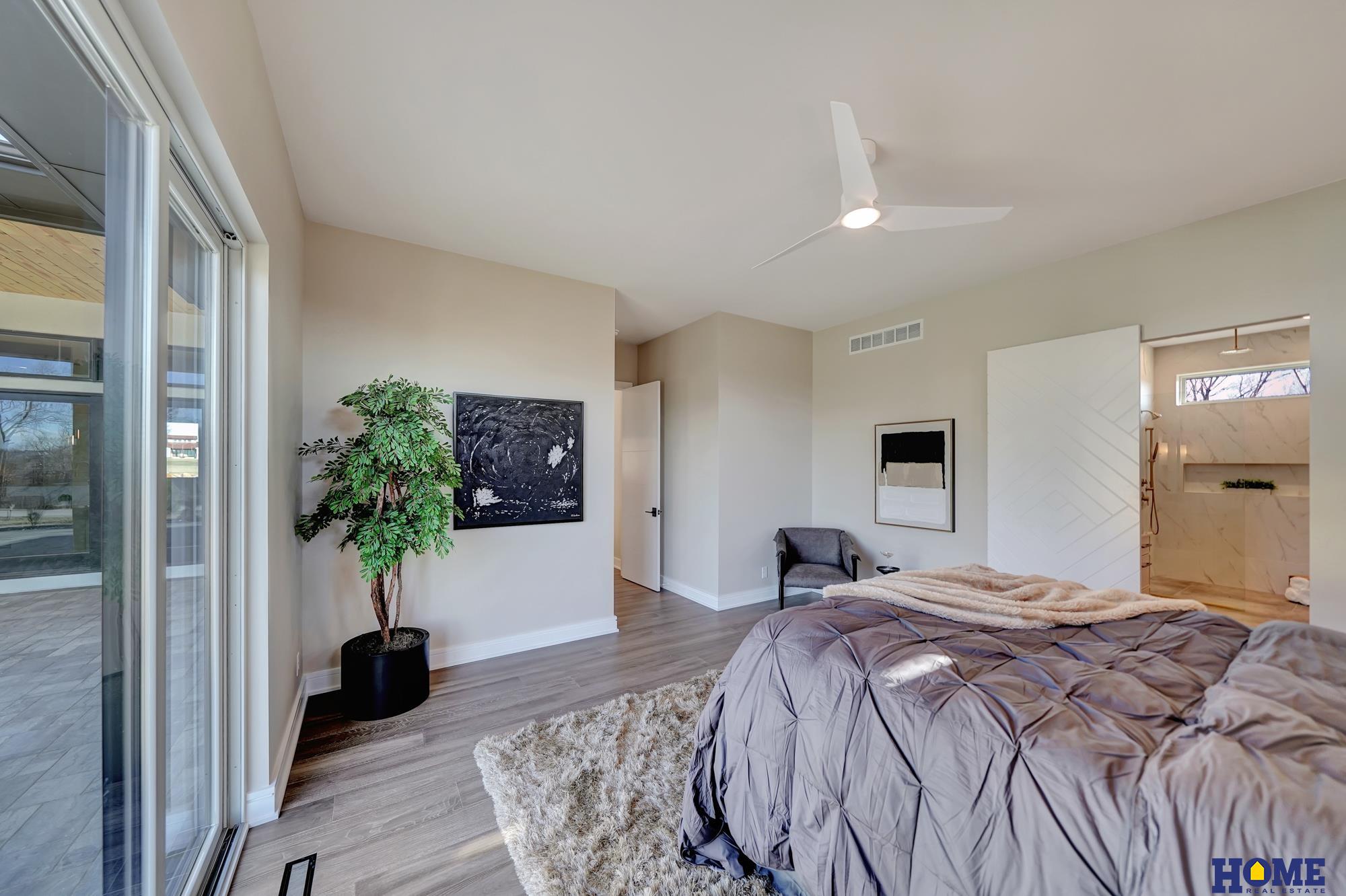 9429 Hillcrest Trail