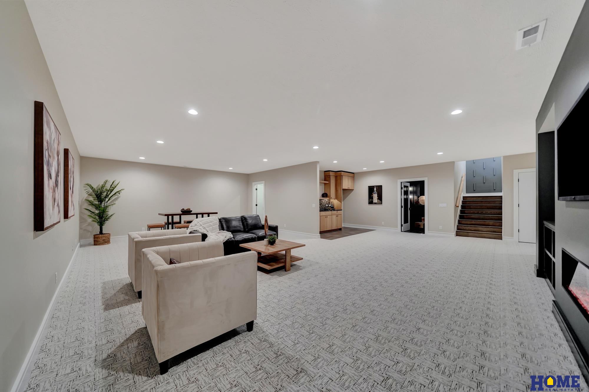 9429 Hillcrest Trail