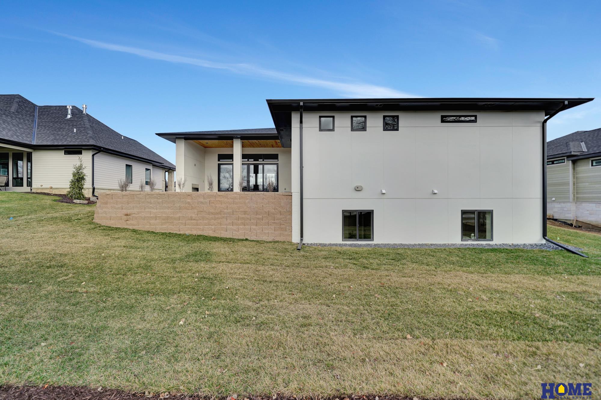 9429 Hillcrest Trail