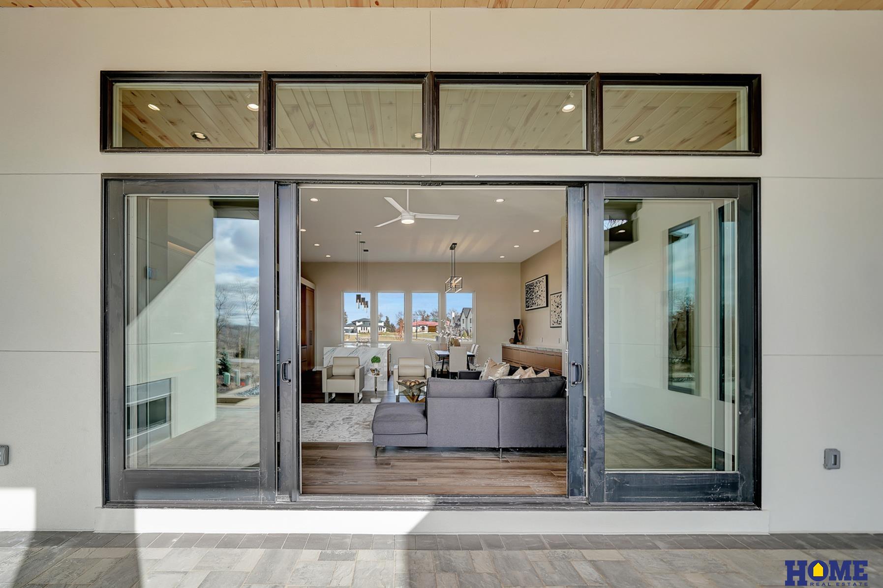 9429 Hillcrest Trail