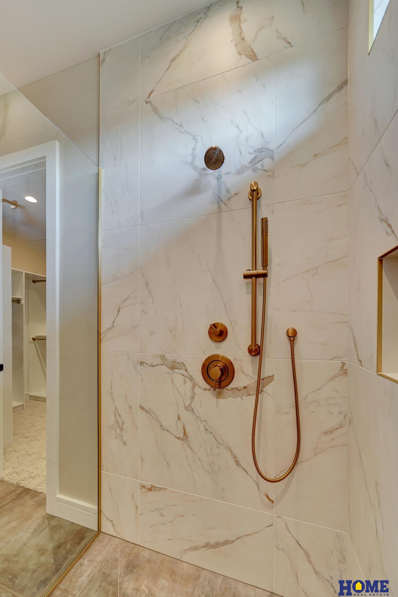 9429 Hillcrest Trail