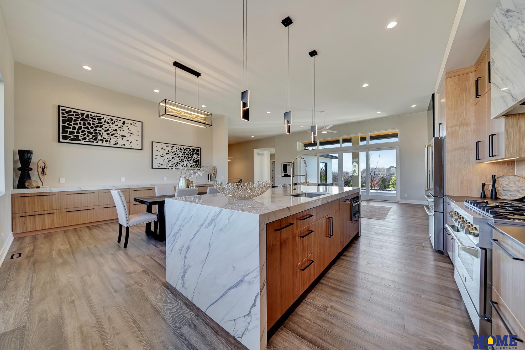 9429 Hillcrest Trail