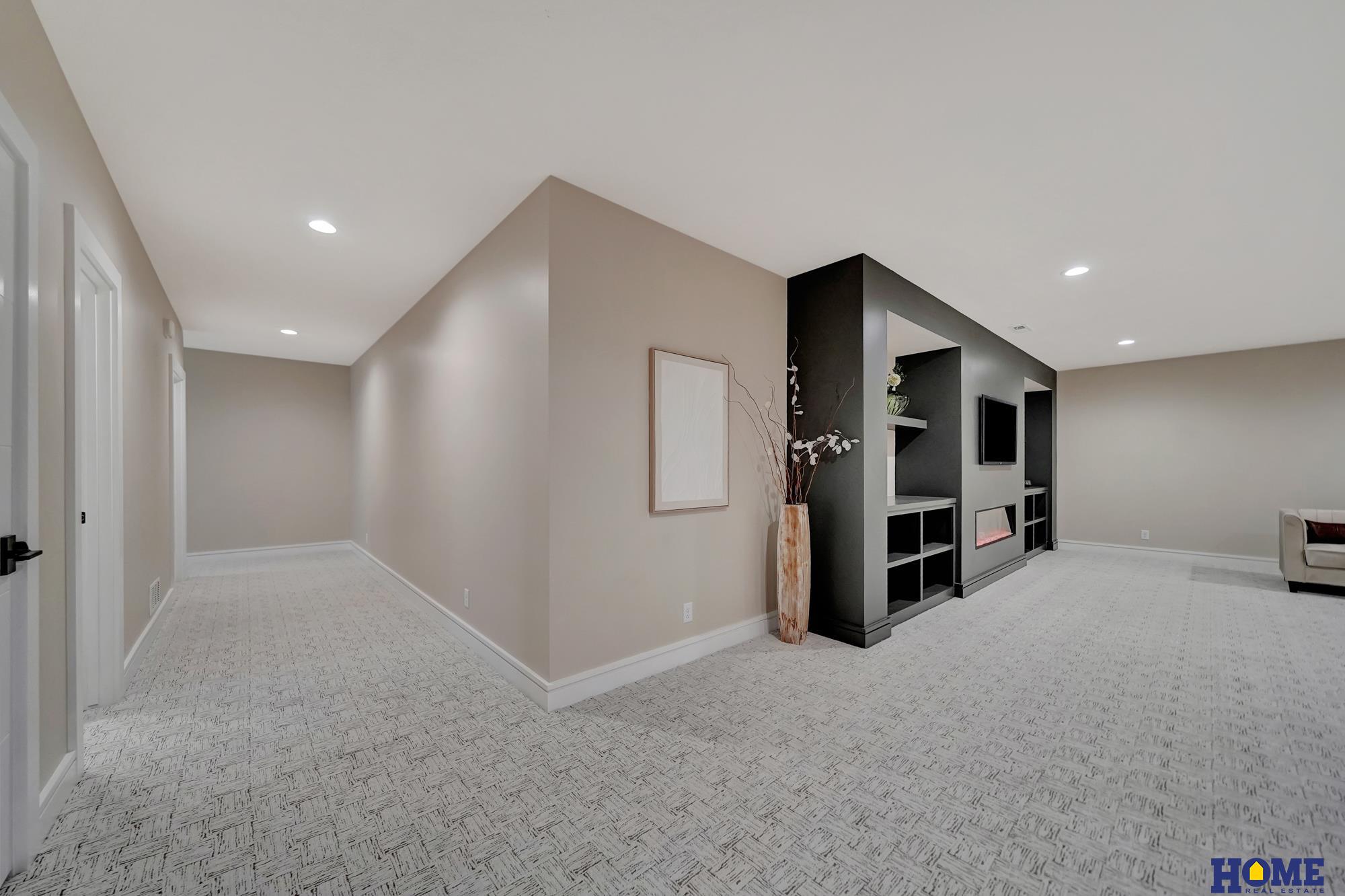 9429 Hillcrest Trail