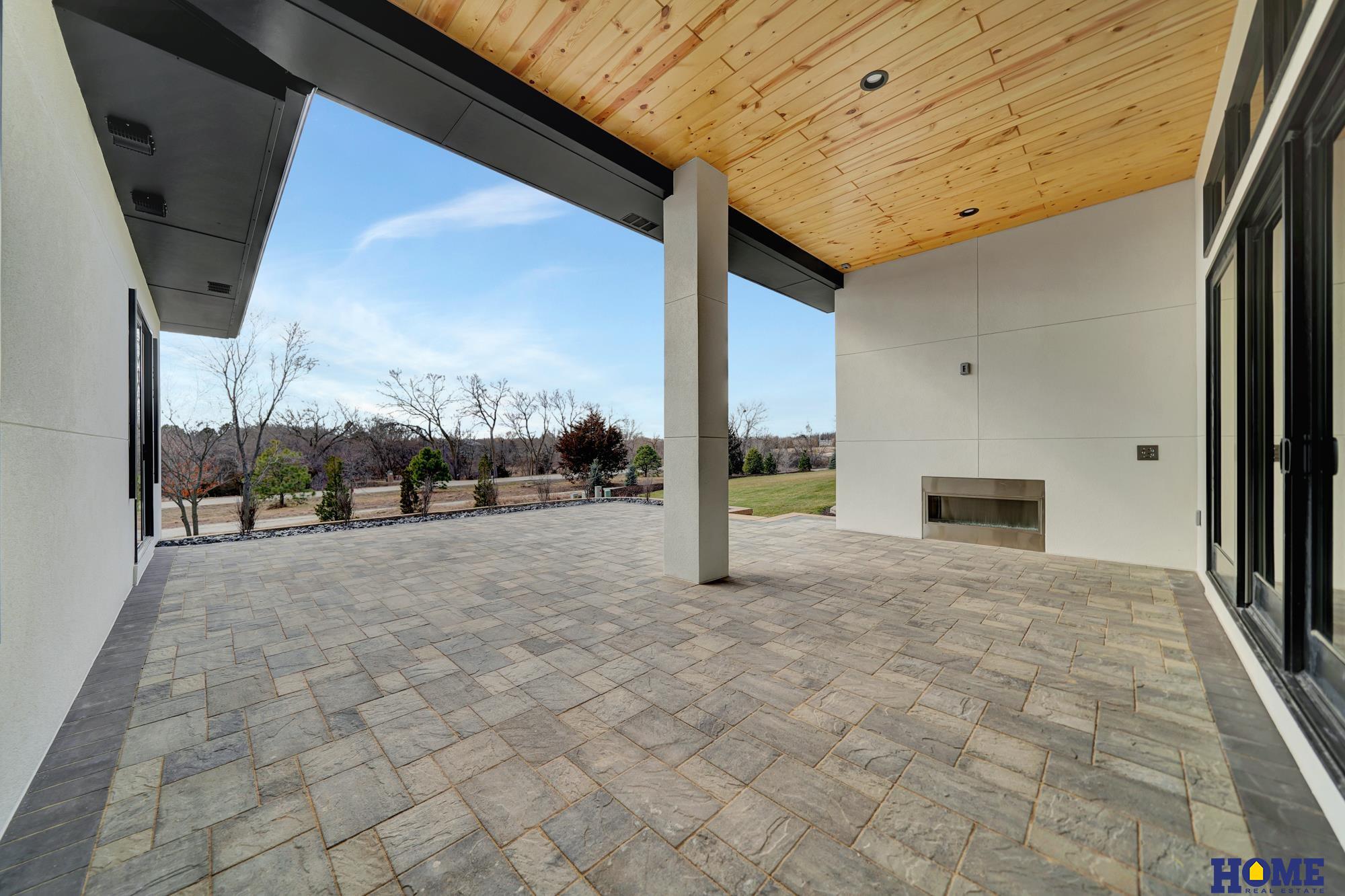 9429 Hillcrest Trail