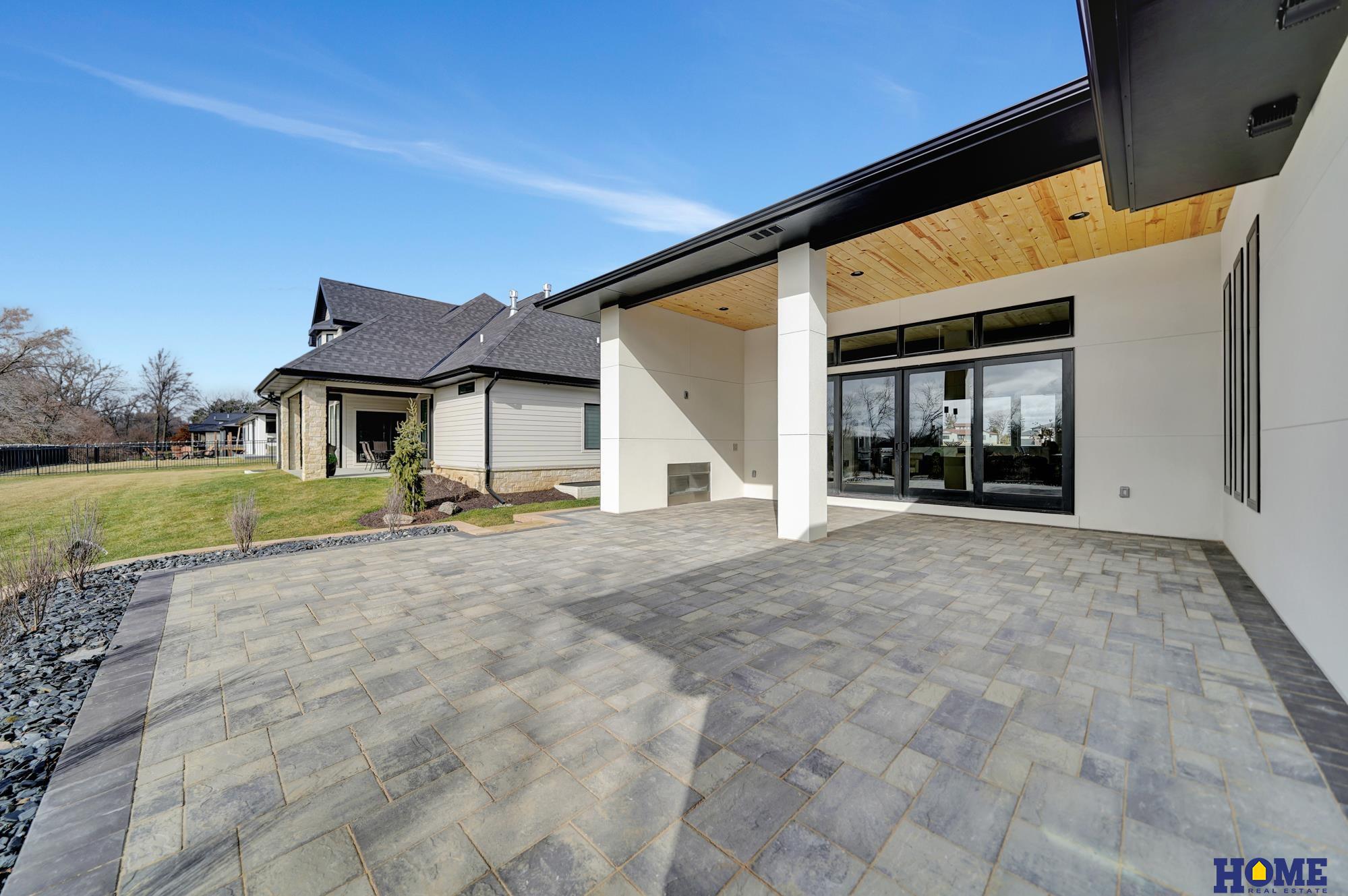 9429 Hillcrest Trail