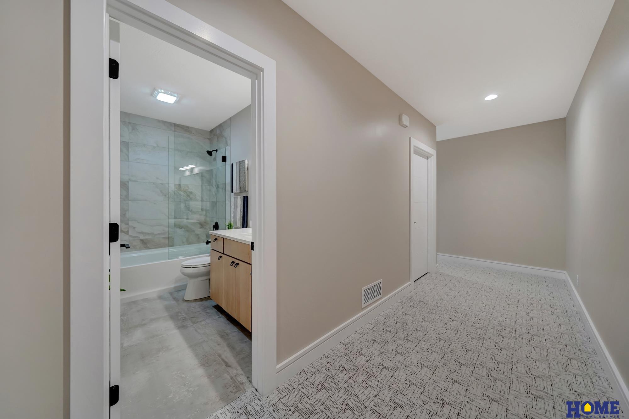 9429 Hillcrest Trail