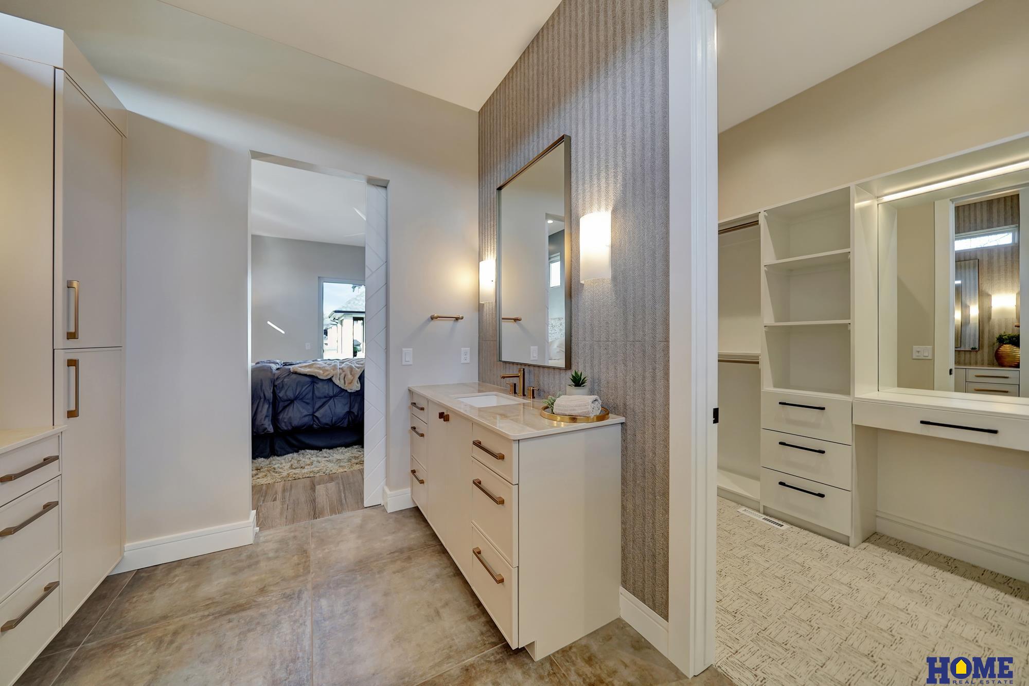 9429 Hillcrest Trail