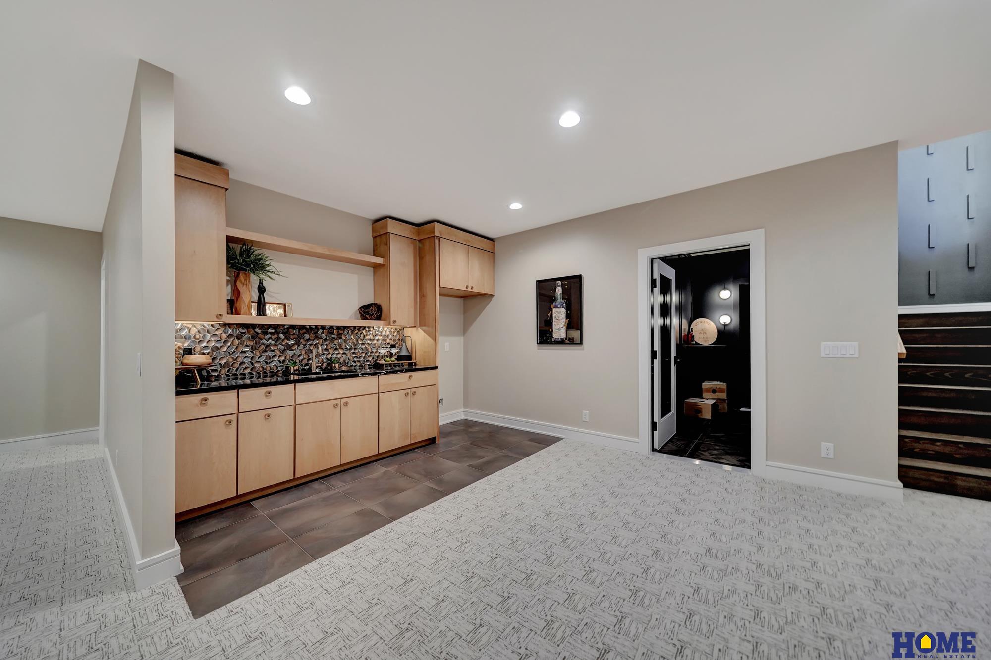 9429 Hillcrest Trail