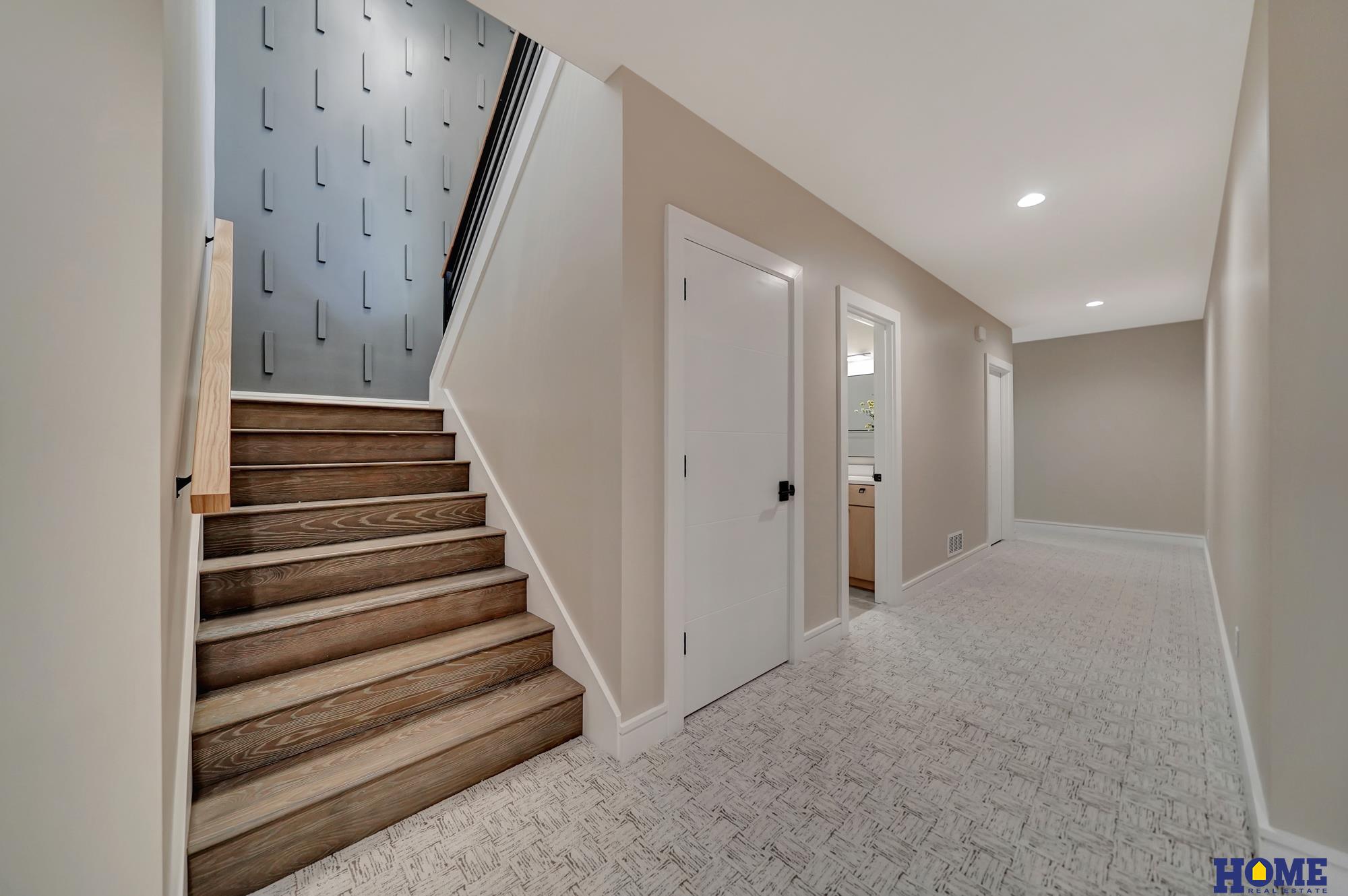 9429 Hillcrest Trail