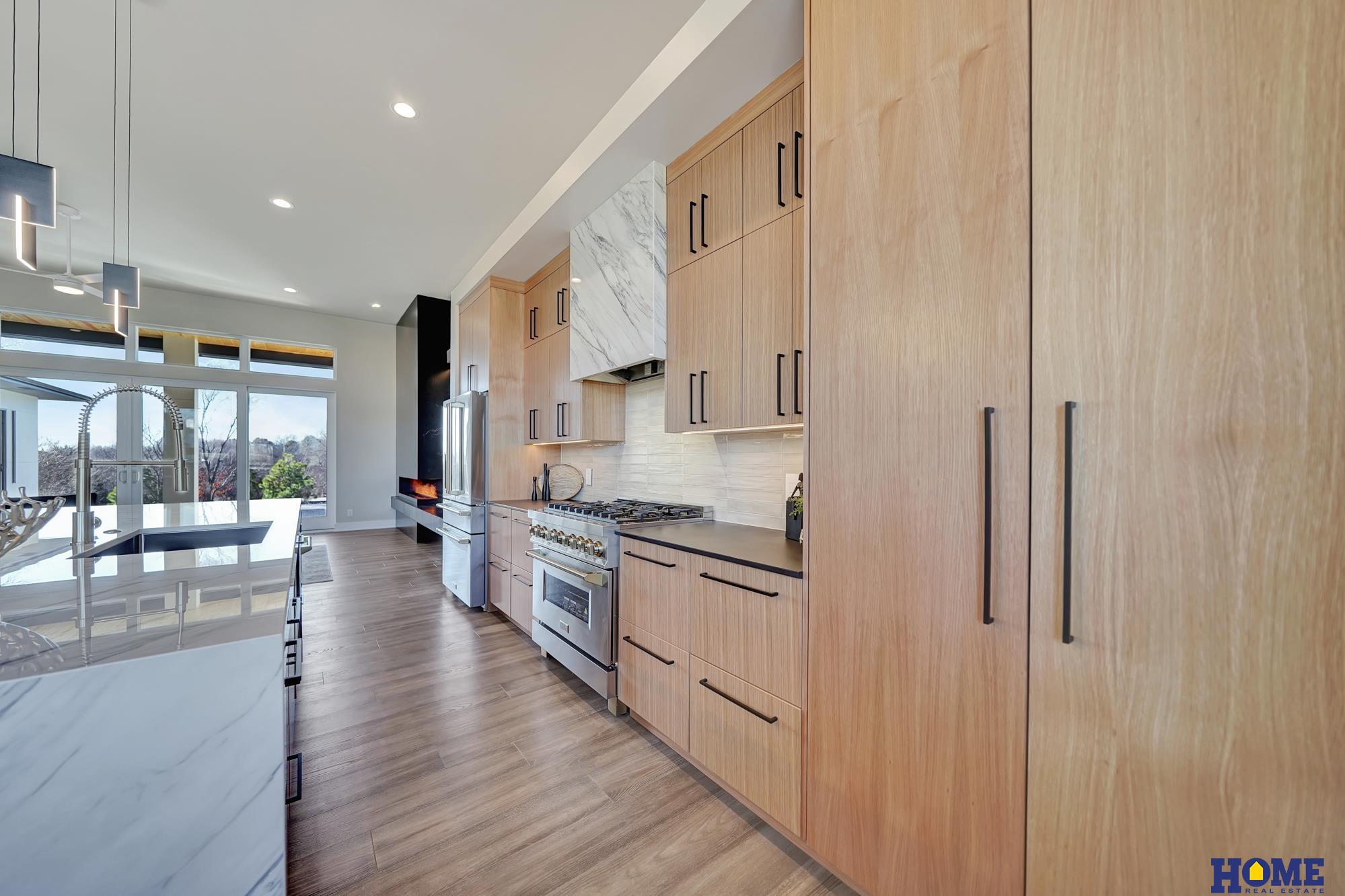 9429 Hillcrest Trail