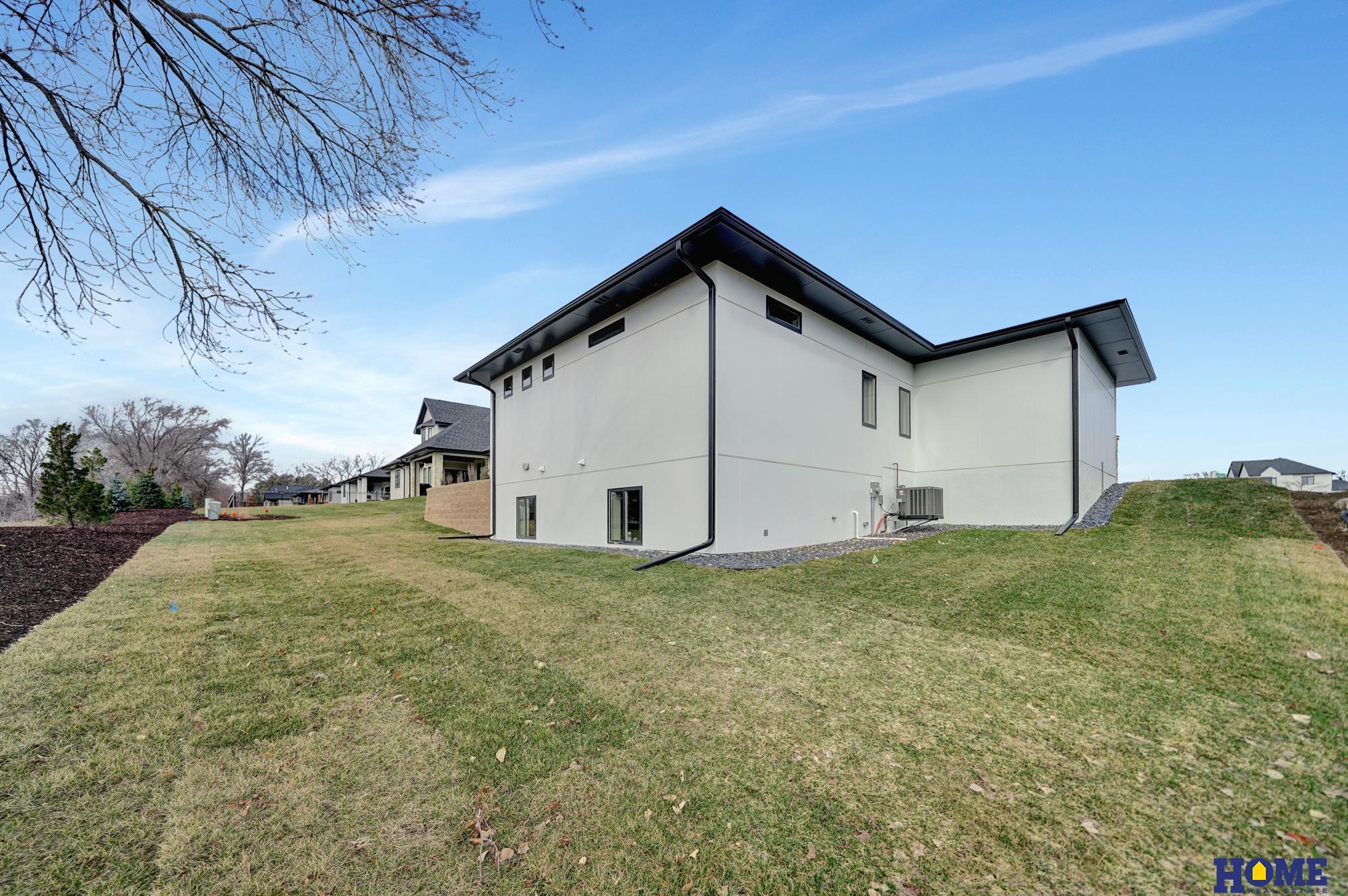 9429 Hillcrest Trail