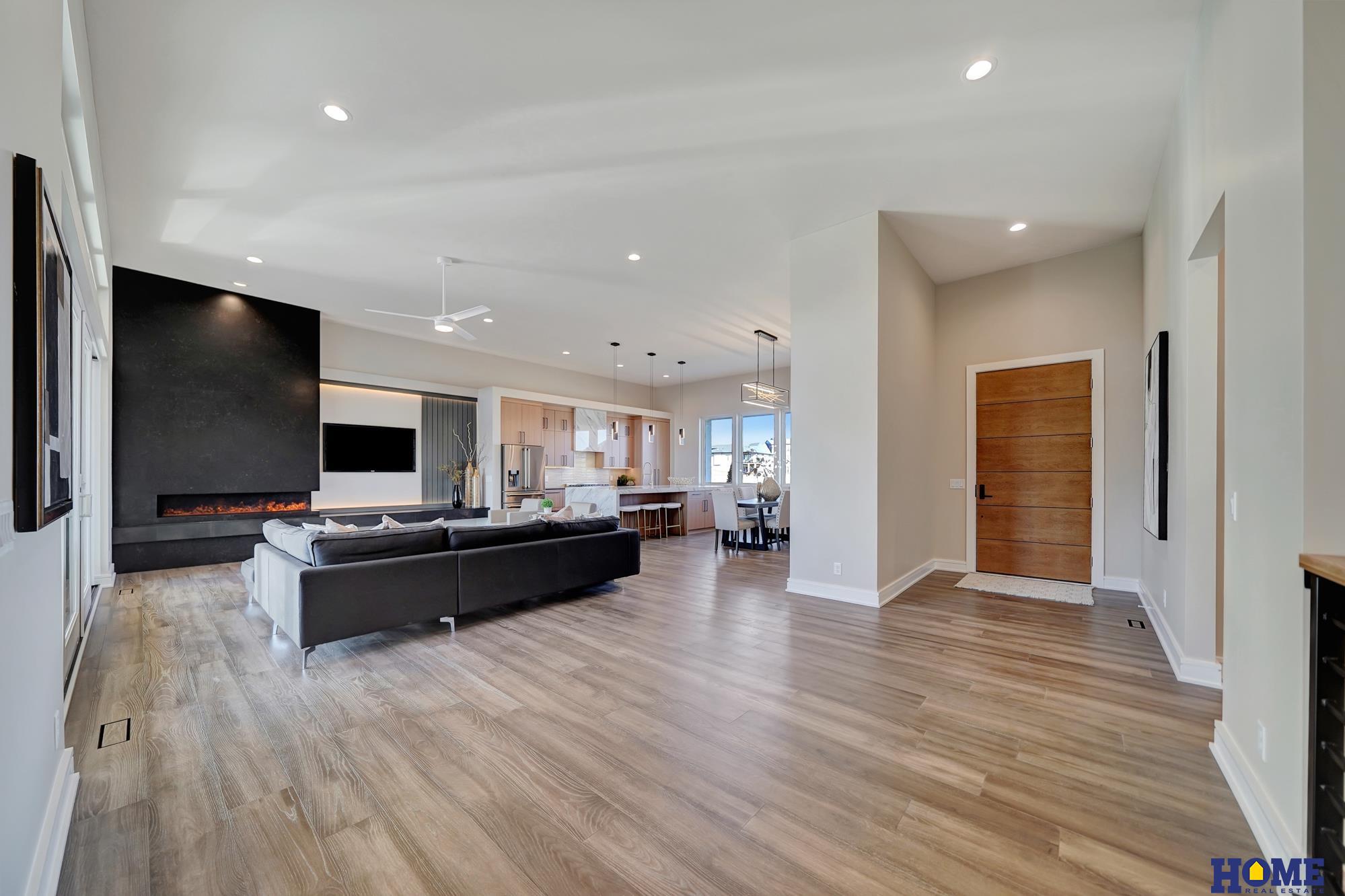 9429 Hillcrest Trail