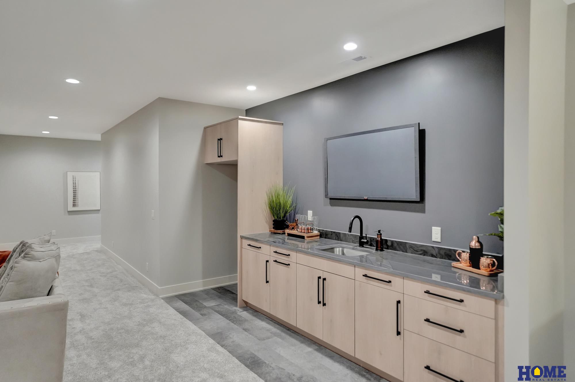 8040 Northshore Drive