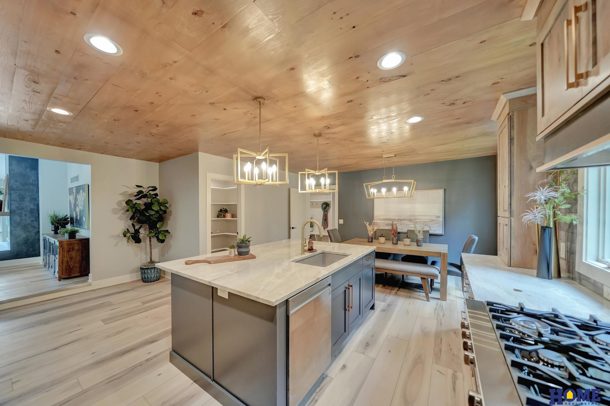 8040 Northshore Drive