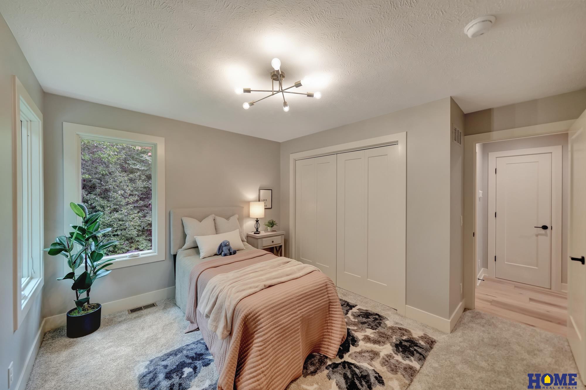 8040 Northshore Drive