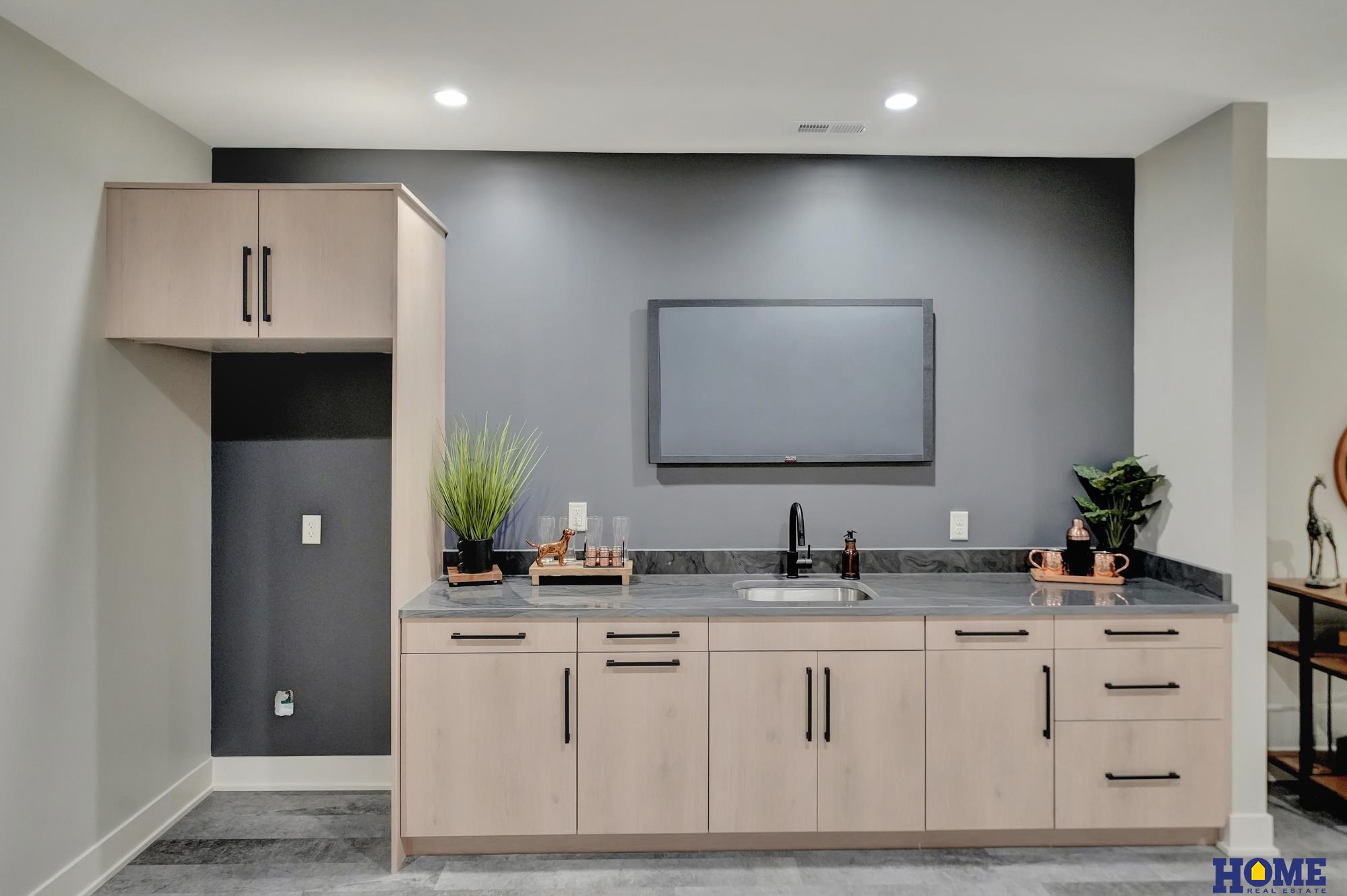 8040 Northshore Drive