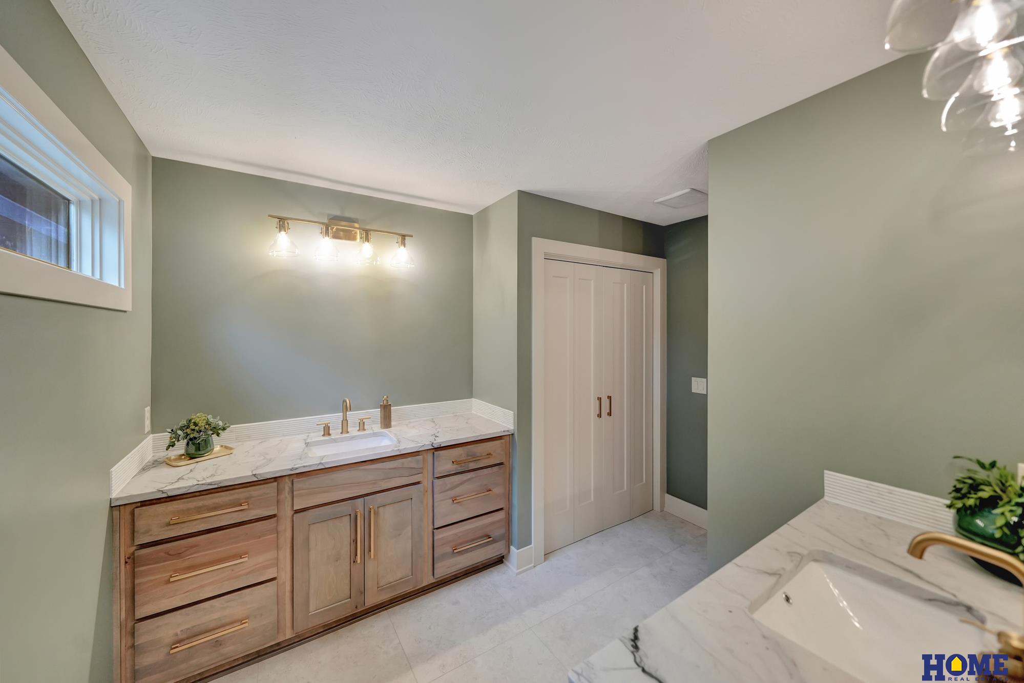 8040 Northshore Drive