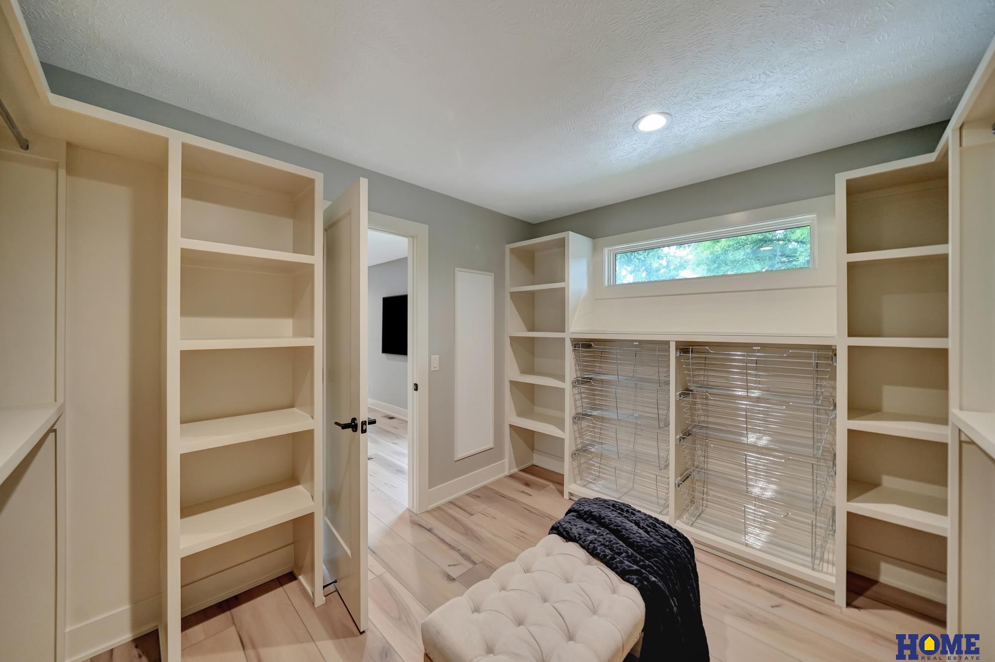 8040 Northshore Drive