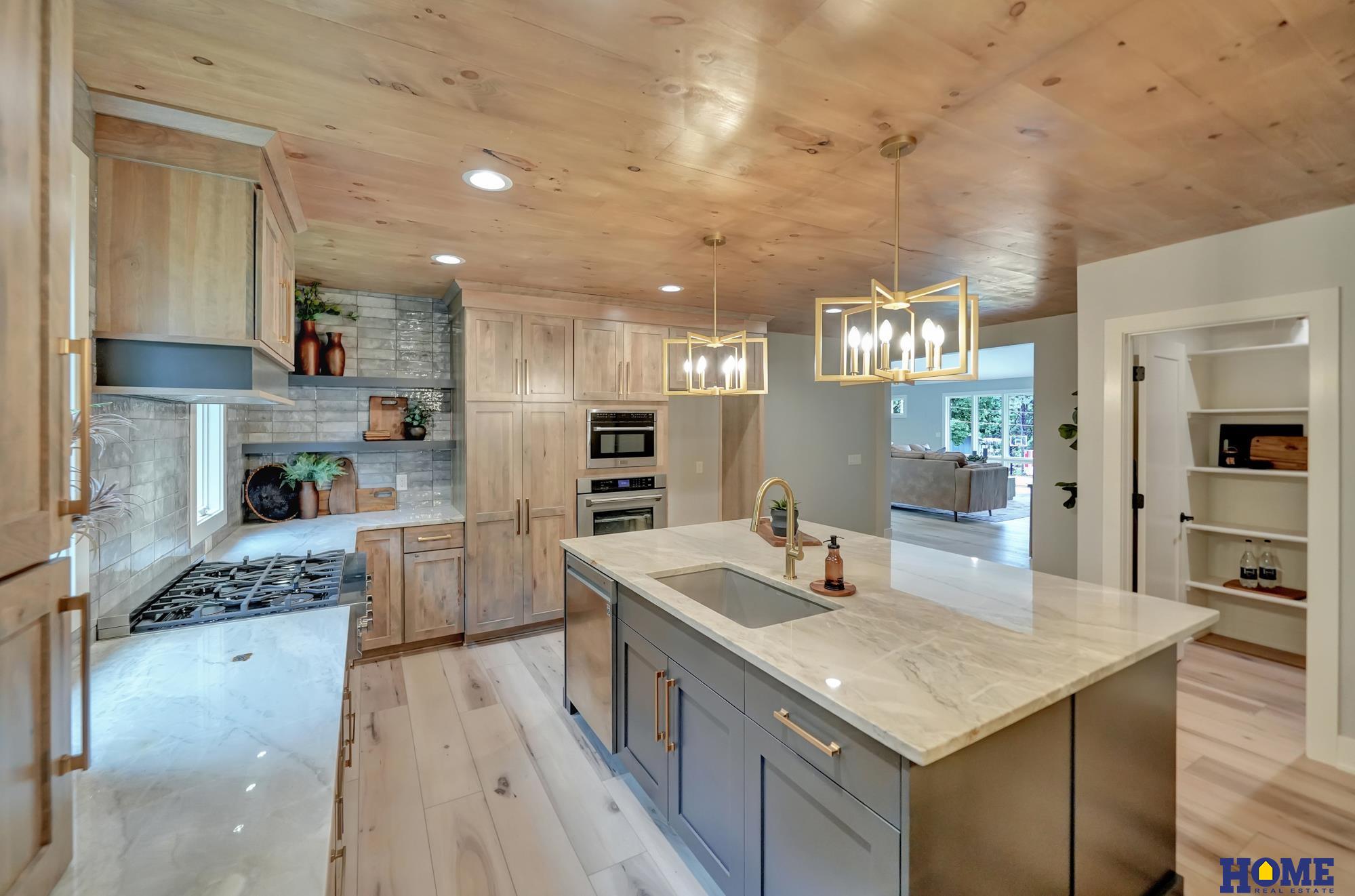 8040 Northshore Drive