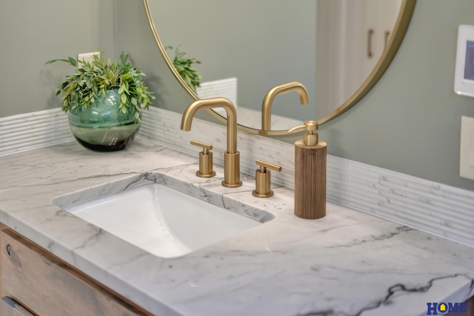 8040 Northshore Drive