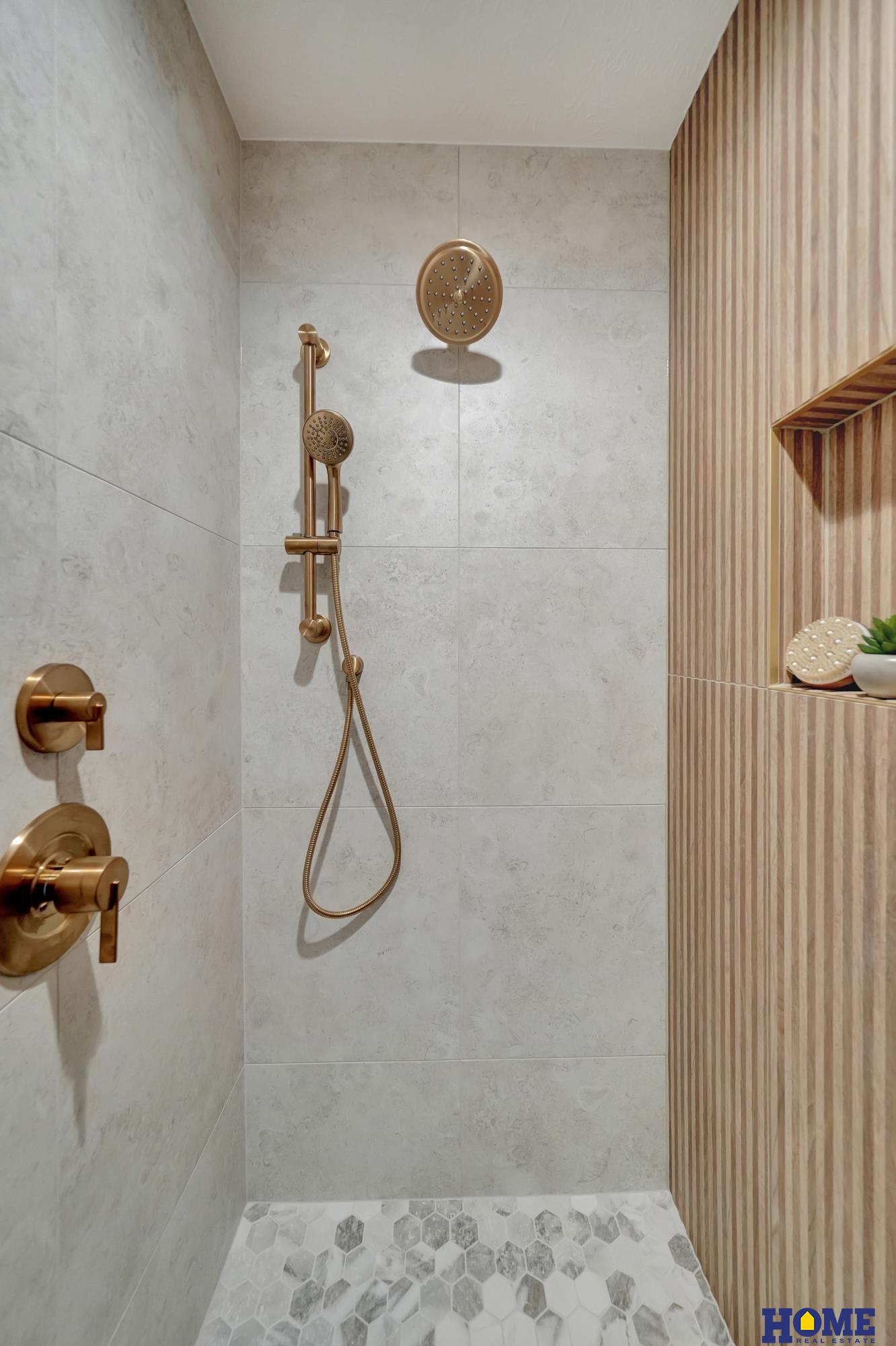 8040 Northshore Drive