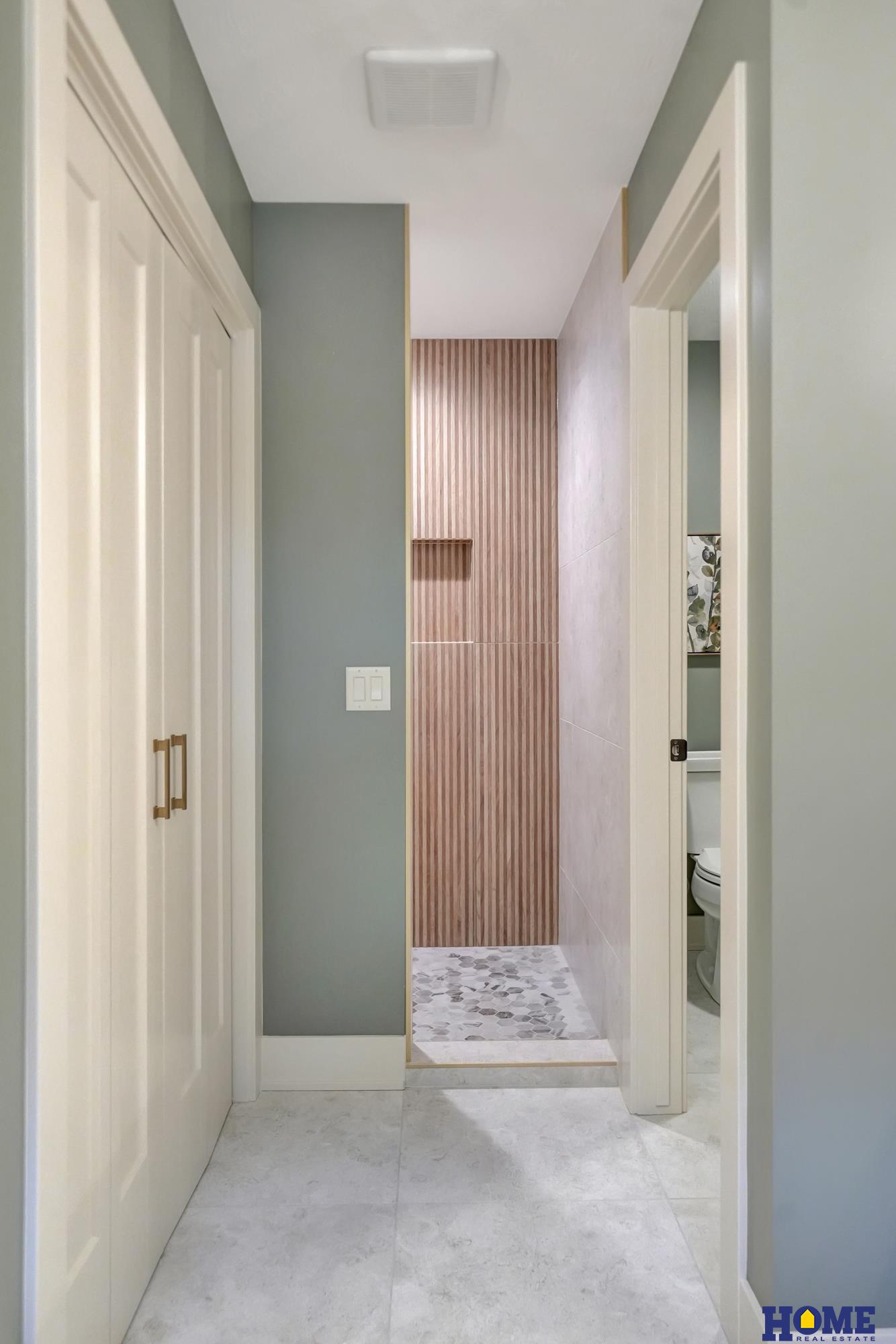 8040 Northshore Drive