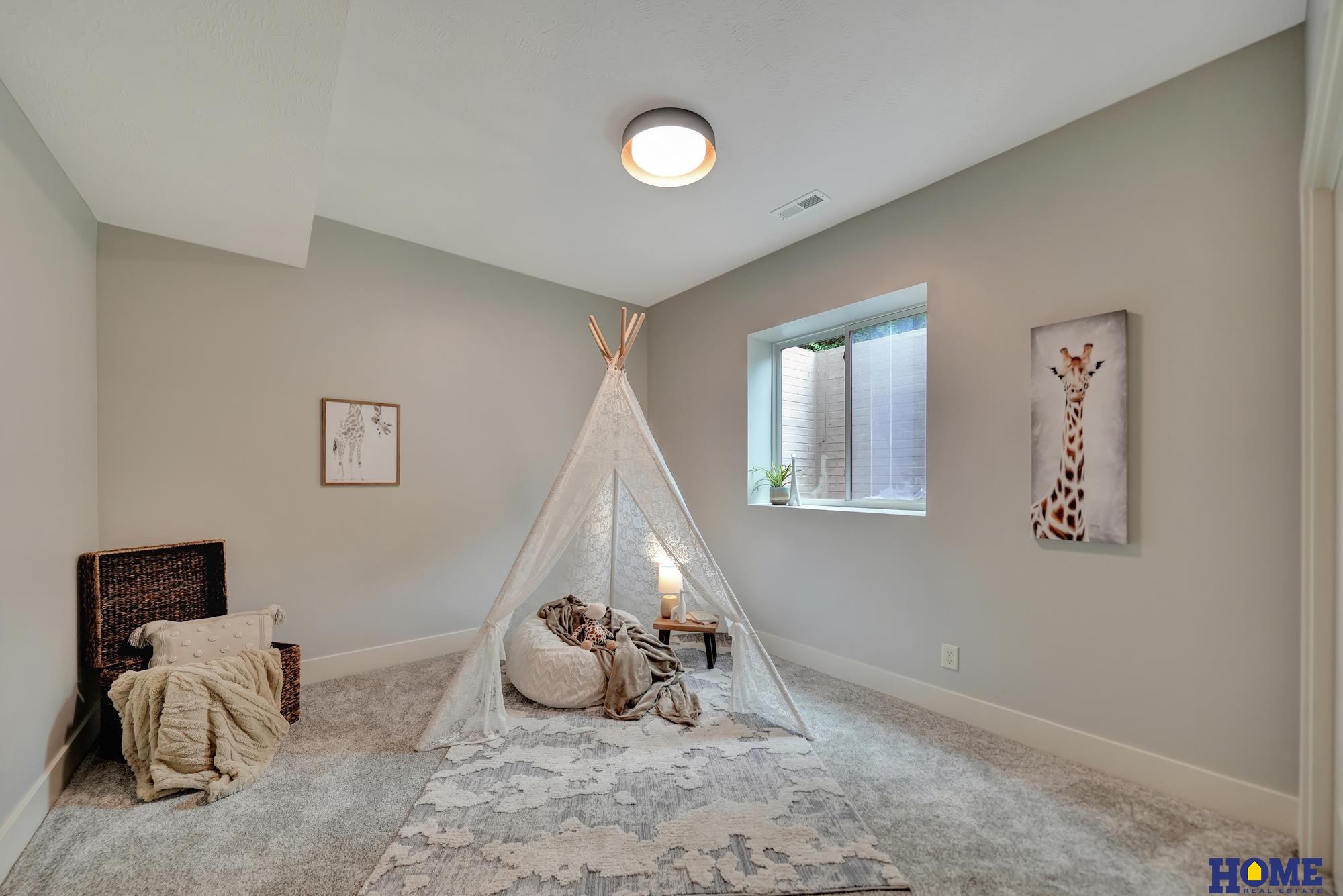 8040 Northshore Drive