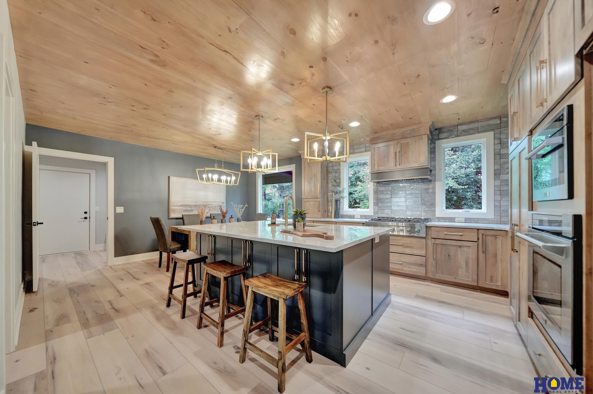 8040 Northshore Drive