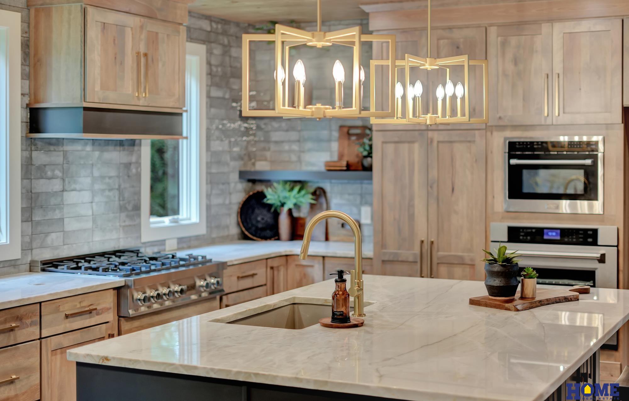 8040 Northshore Drive