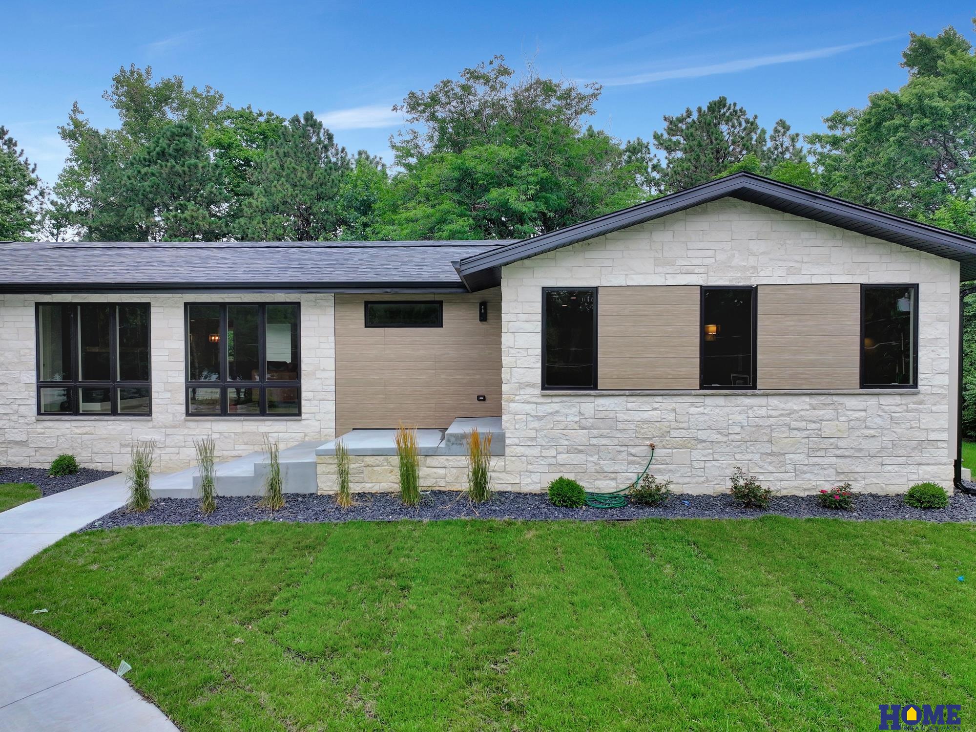 8040 Northshore Drive