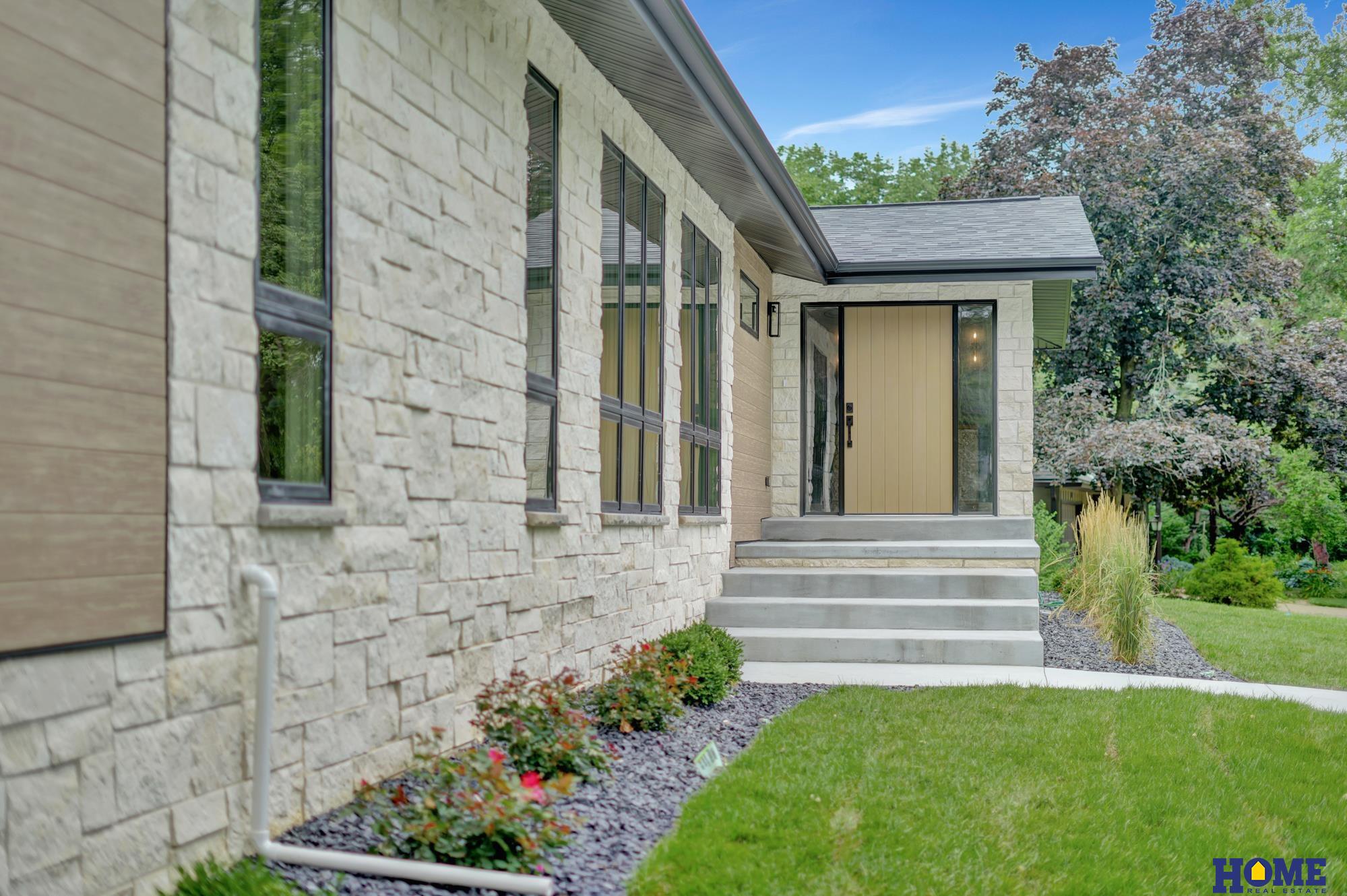 8040 Northshore Drive