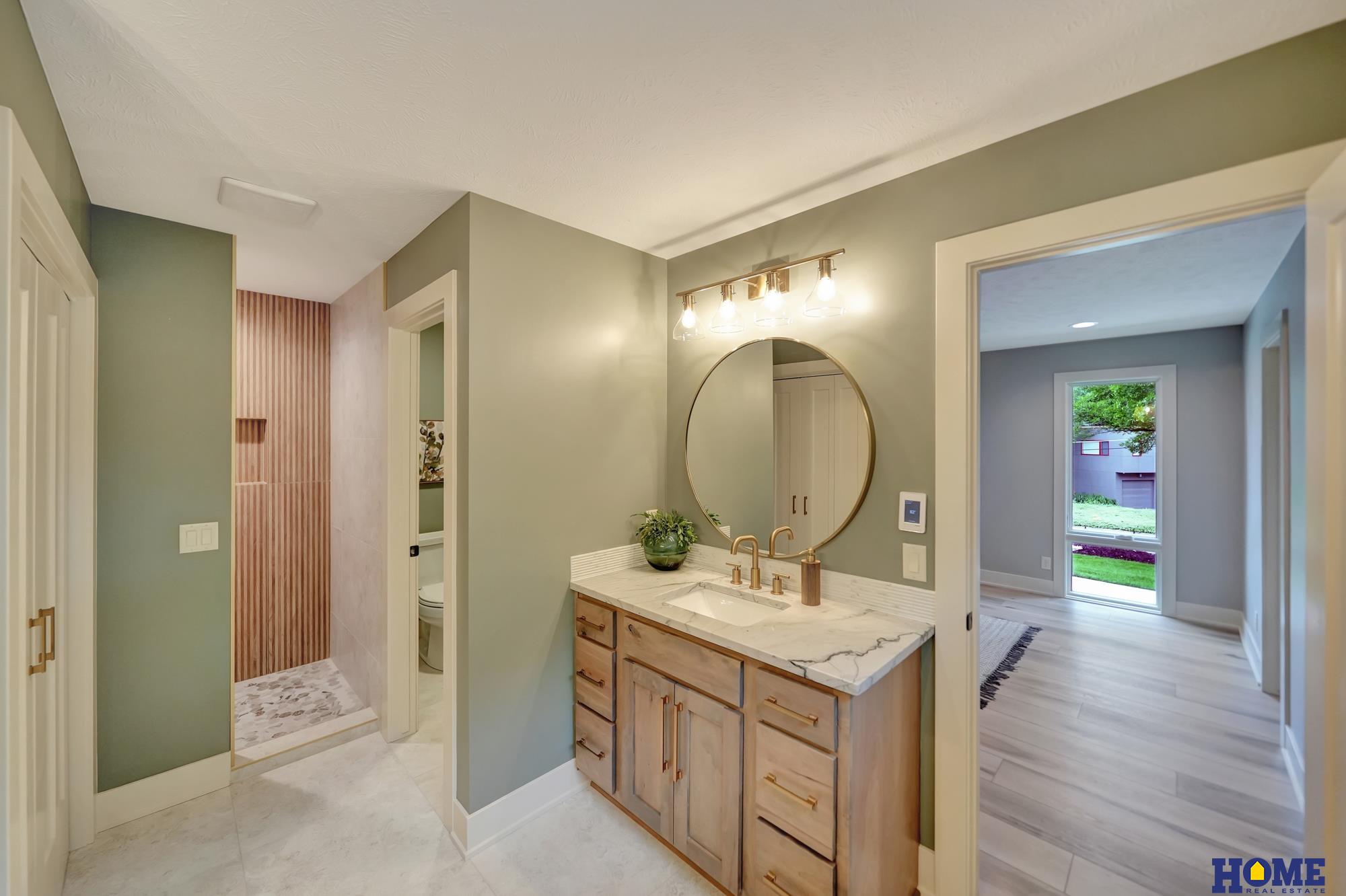 8040 Northshore Drive