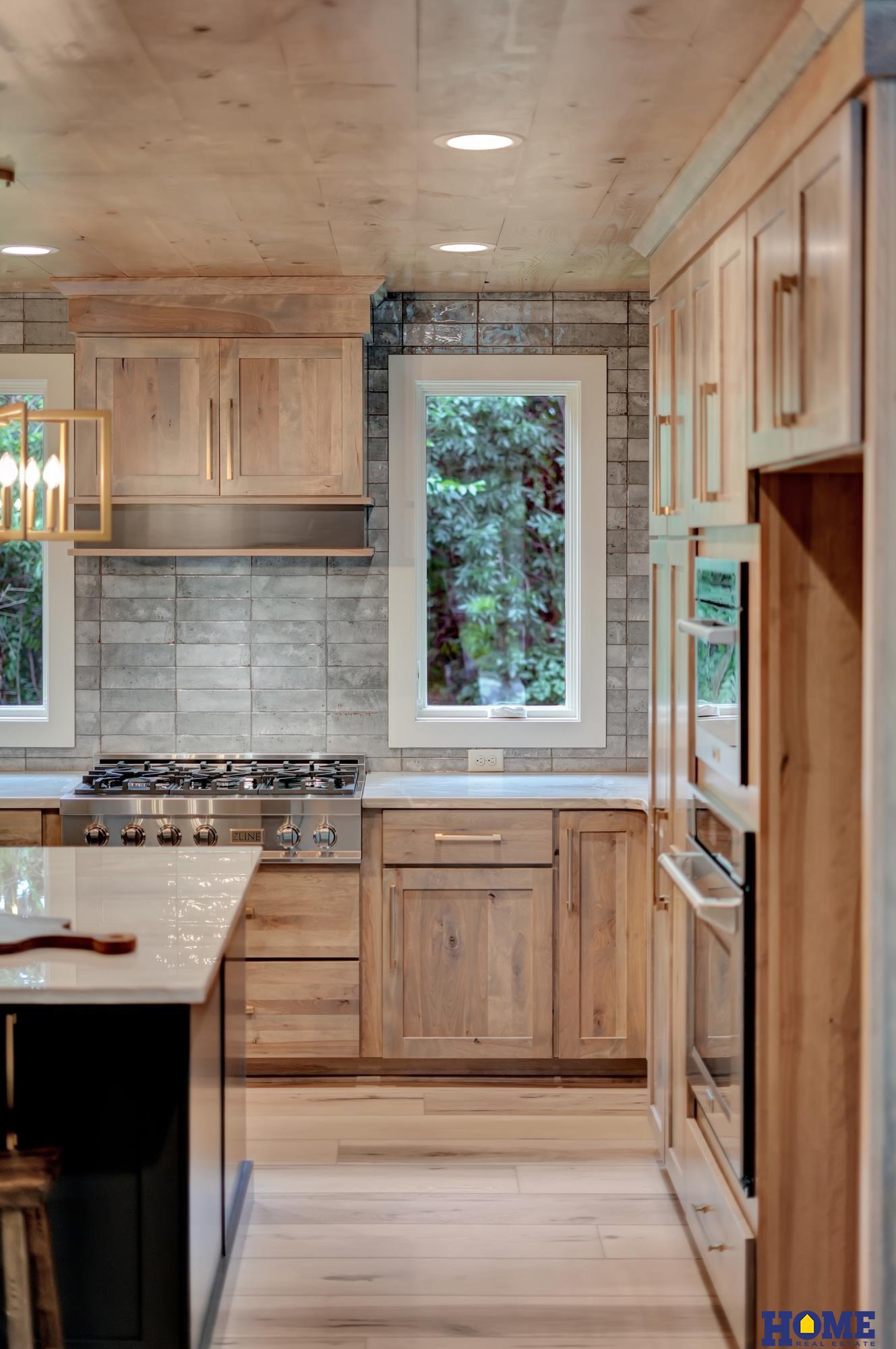 8040 Northshore Drive