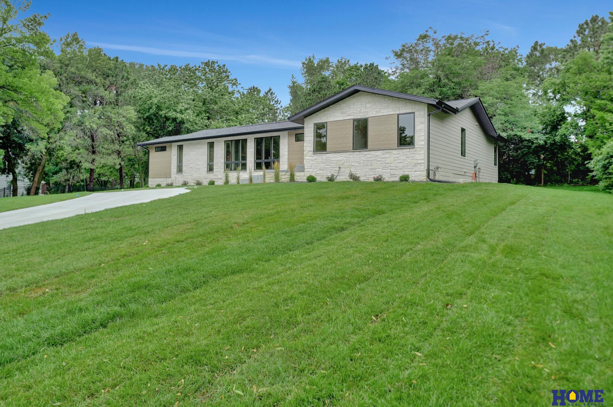 8040 Northshore Drive