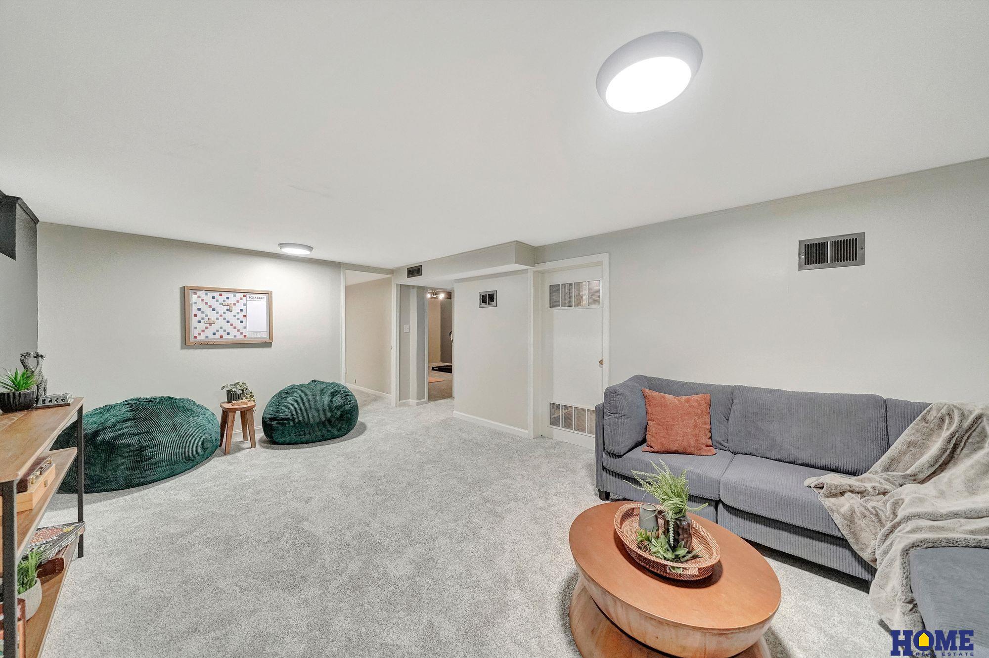 7145 Holdrege Street