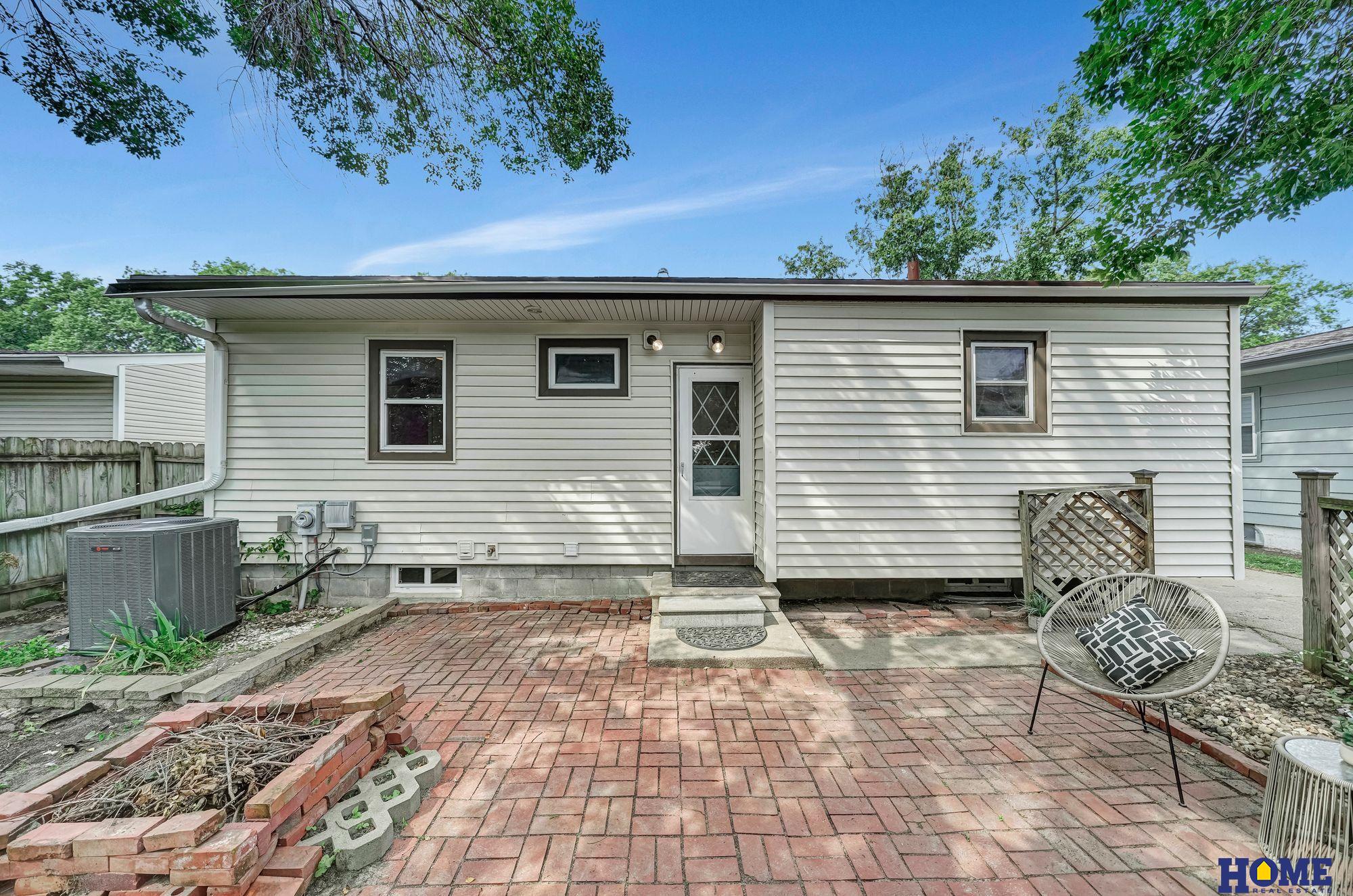 7145 Holdrege Street