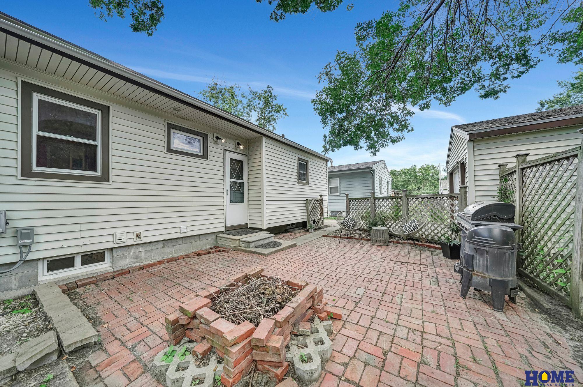 7145 Holdrege Street