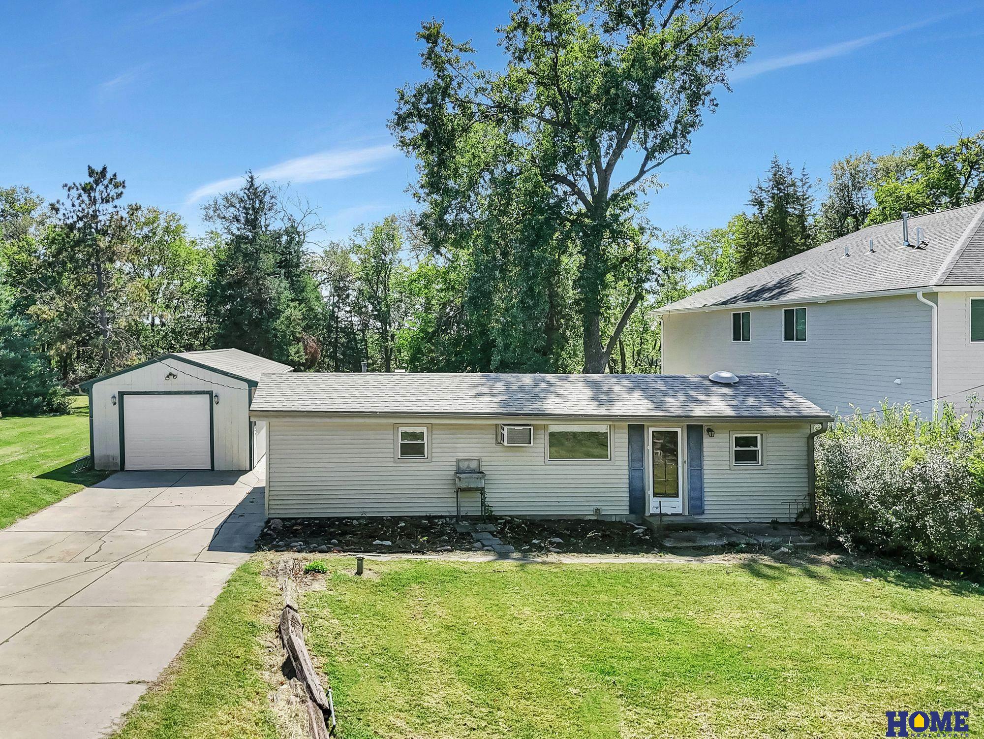 835 W Burnham Street