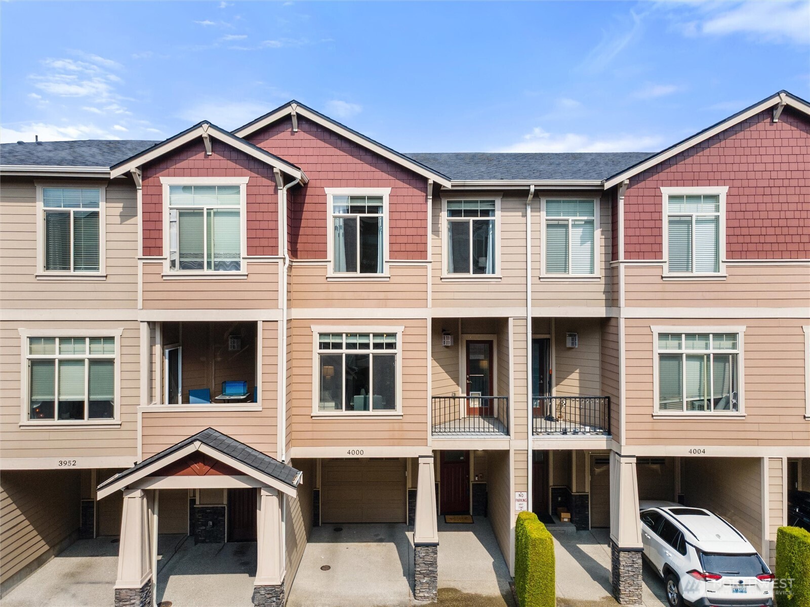 4000 NE 3rd Place Unit: 5