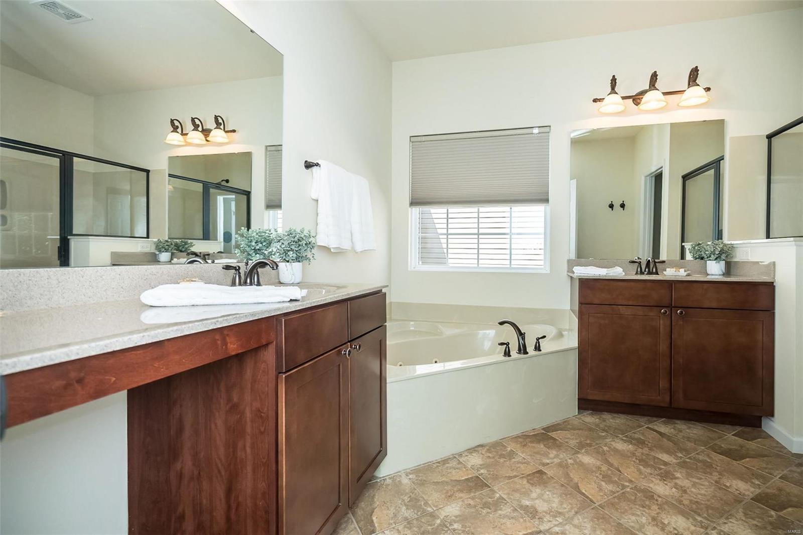5528 Mirasol Manor Way