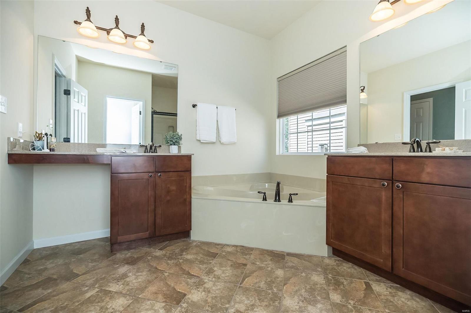 5528 Mirasol Manor Way