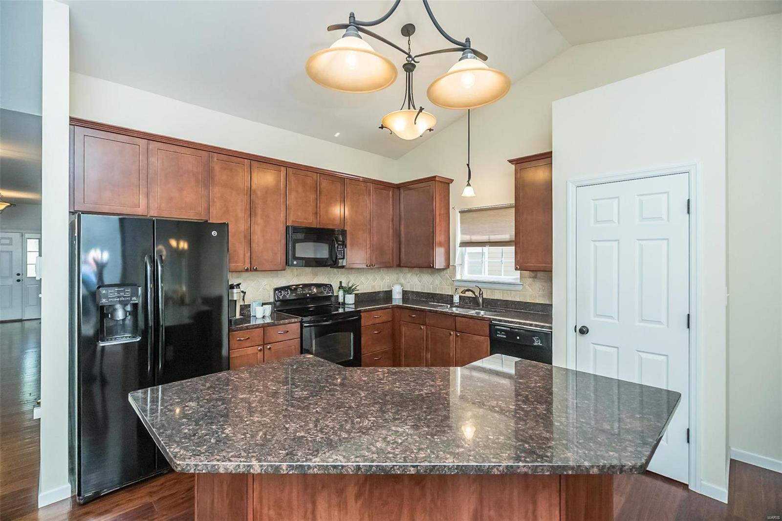 5528 Mirasol Manor Way