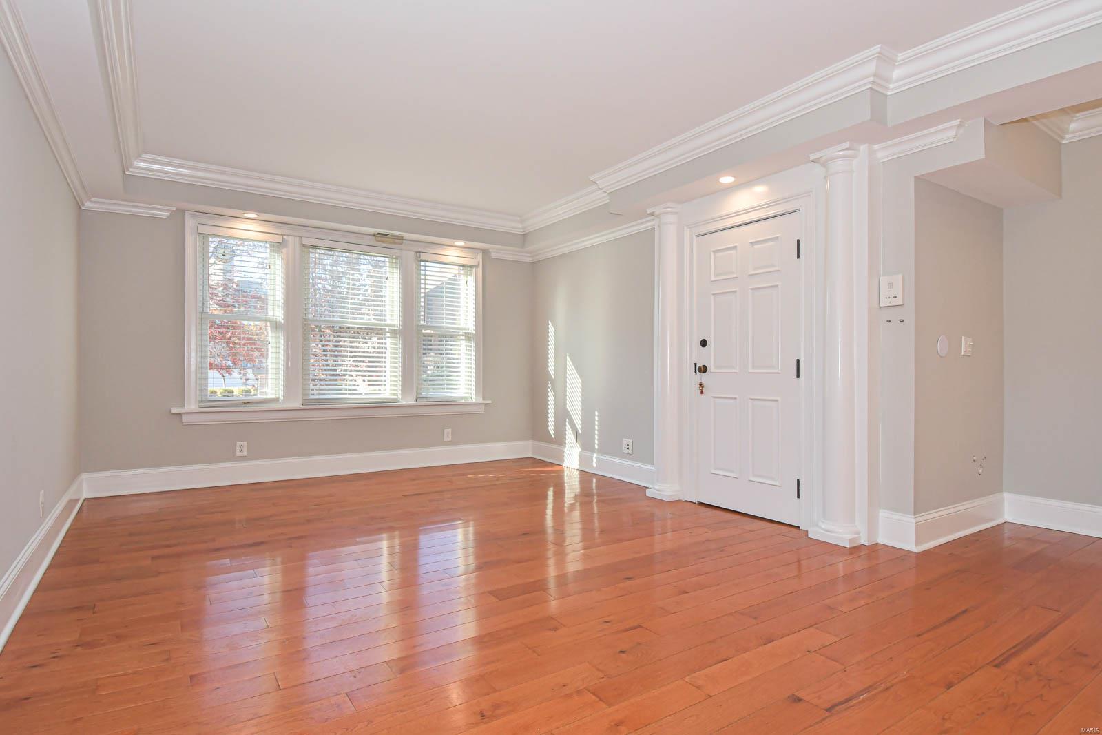 116 N Central Unit: 1S