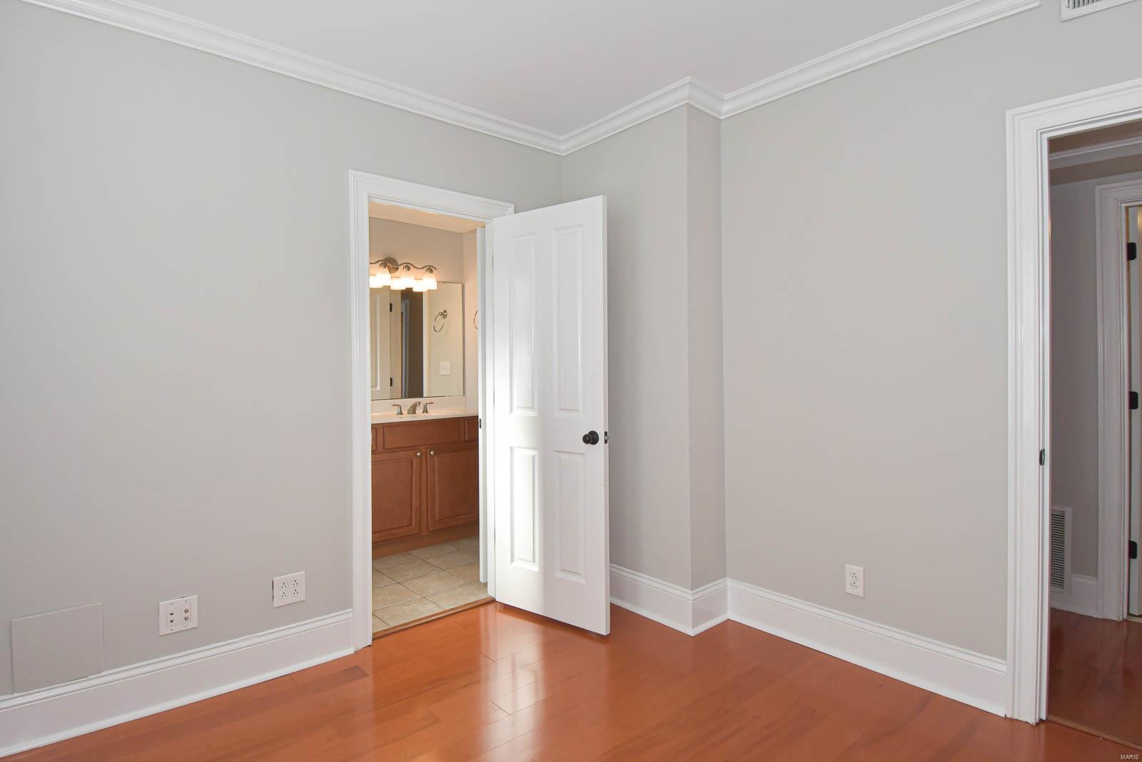 116 N Central Unit: 1S