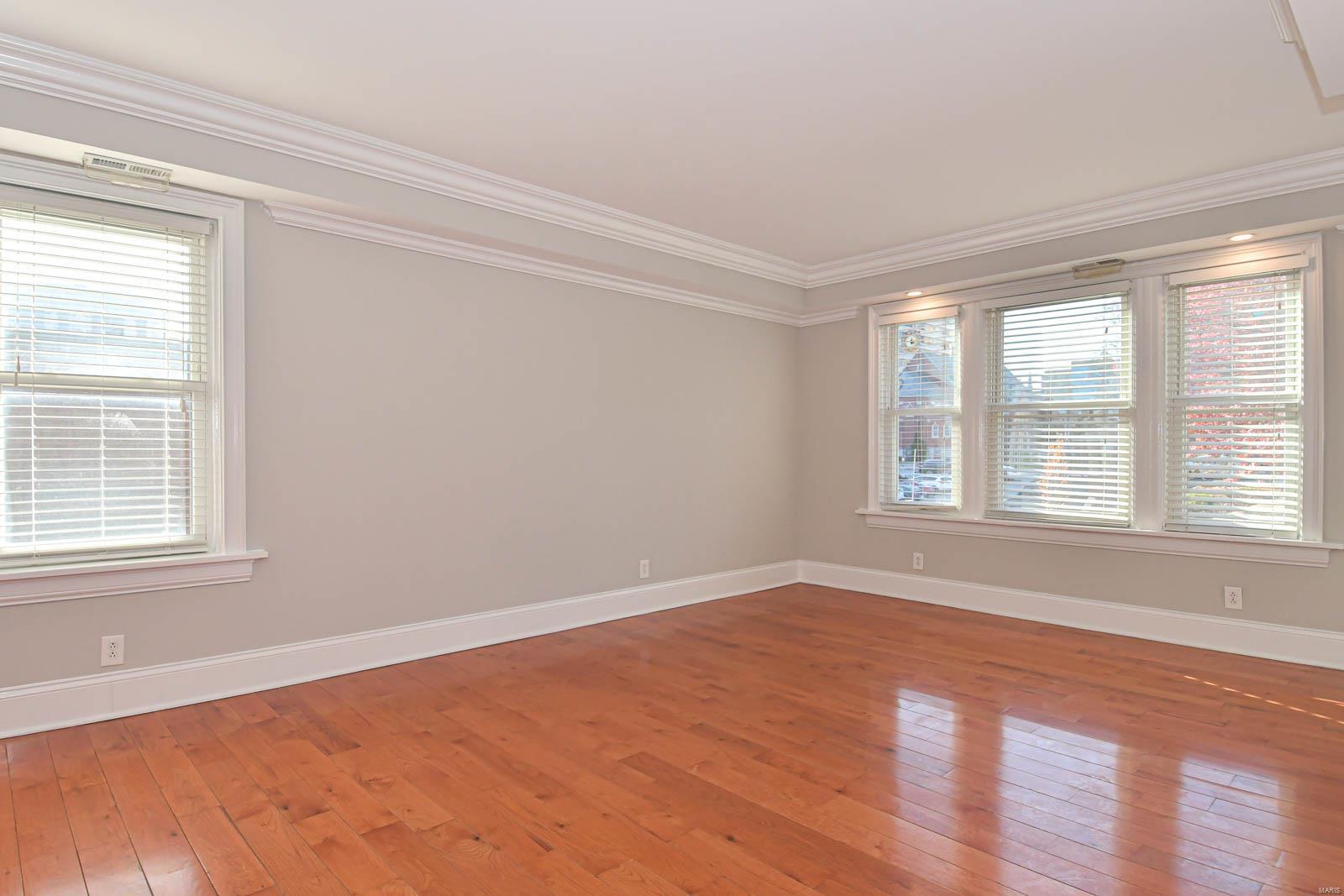 116 N Central Unit: 1S