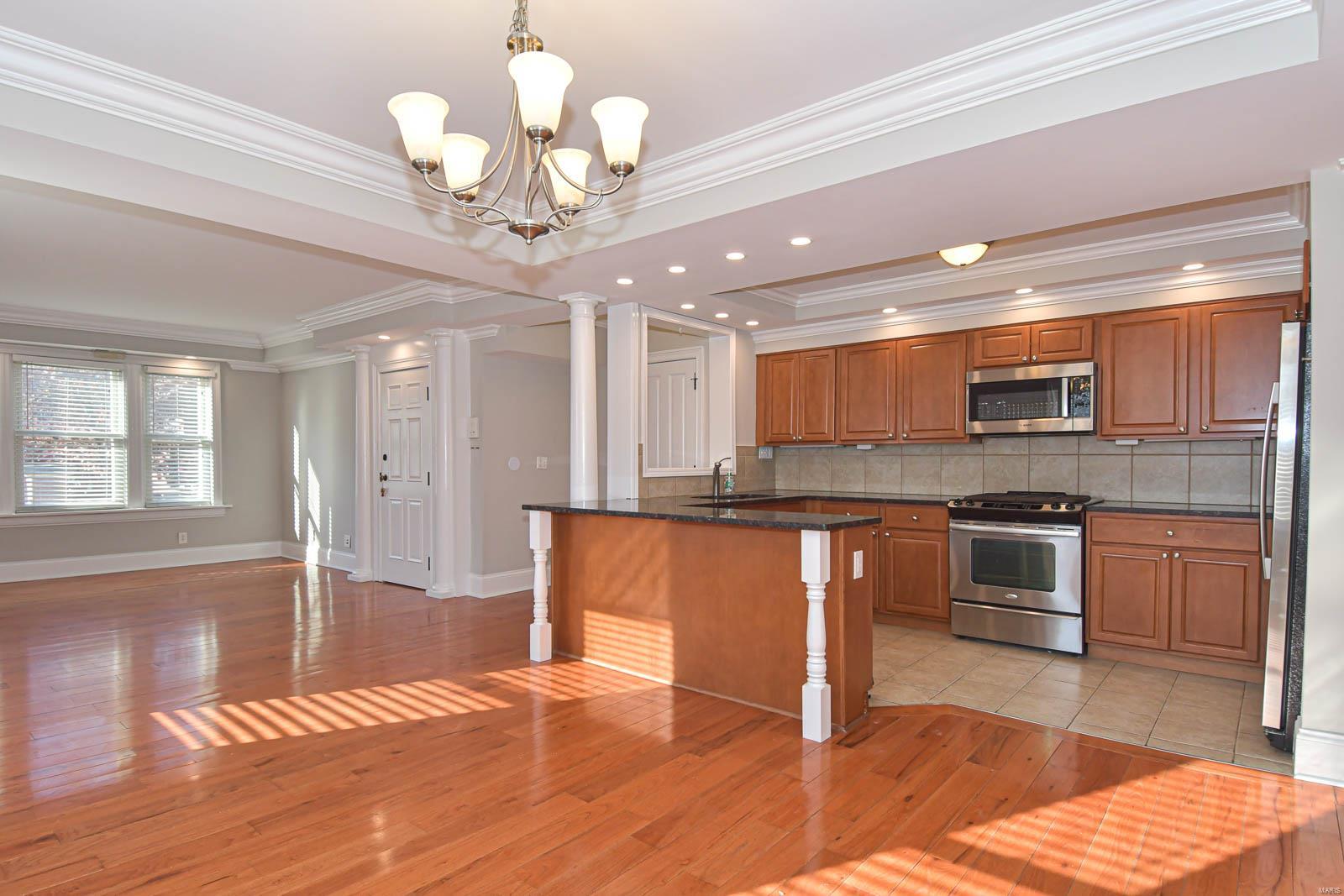 116 N Central Unit: 1S