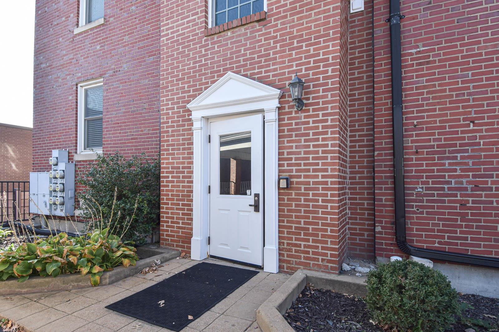 116 N Central Unit: 1S