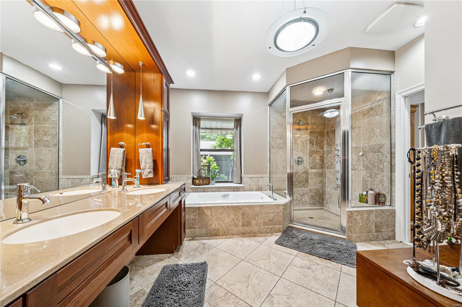 5367 Pershing Avenue Unit: 1