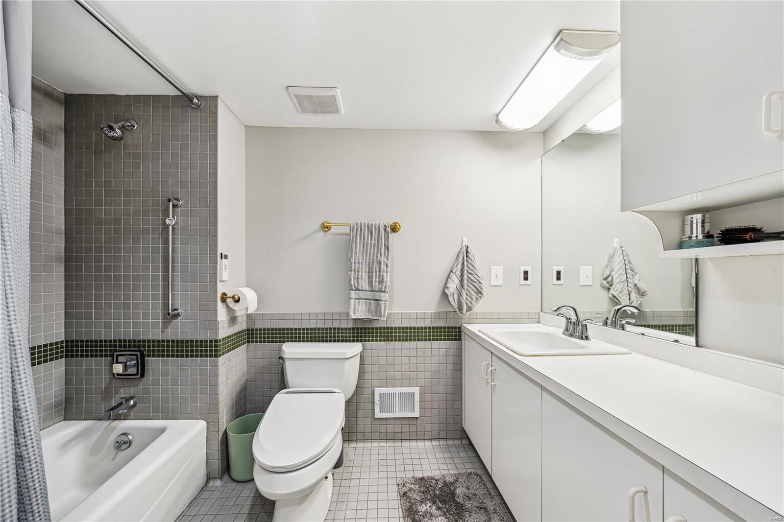 5367 Pershing Avenue Unit: 1