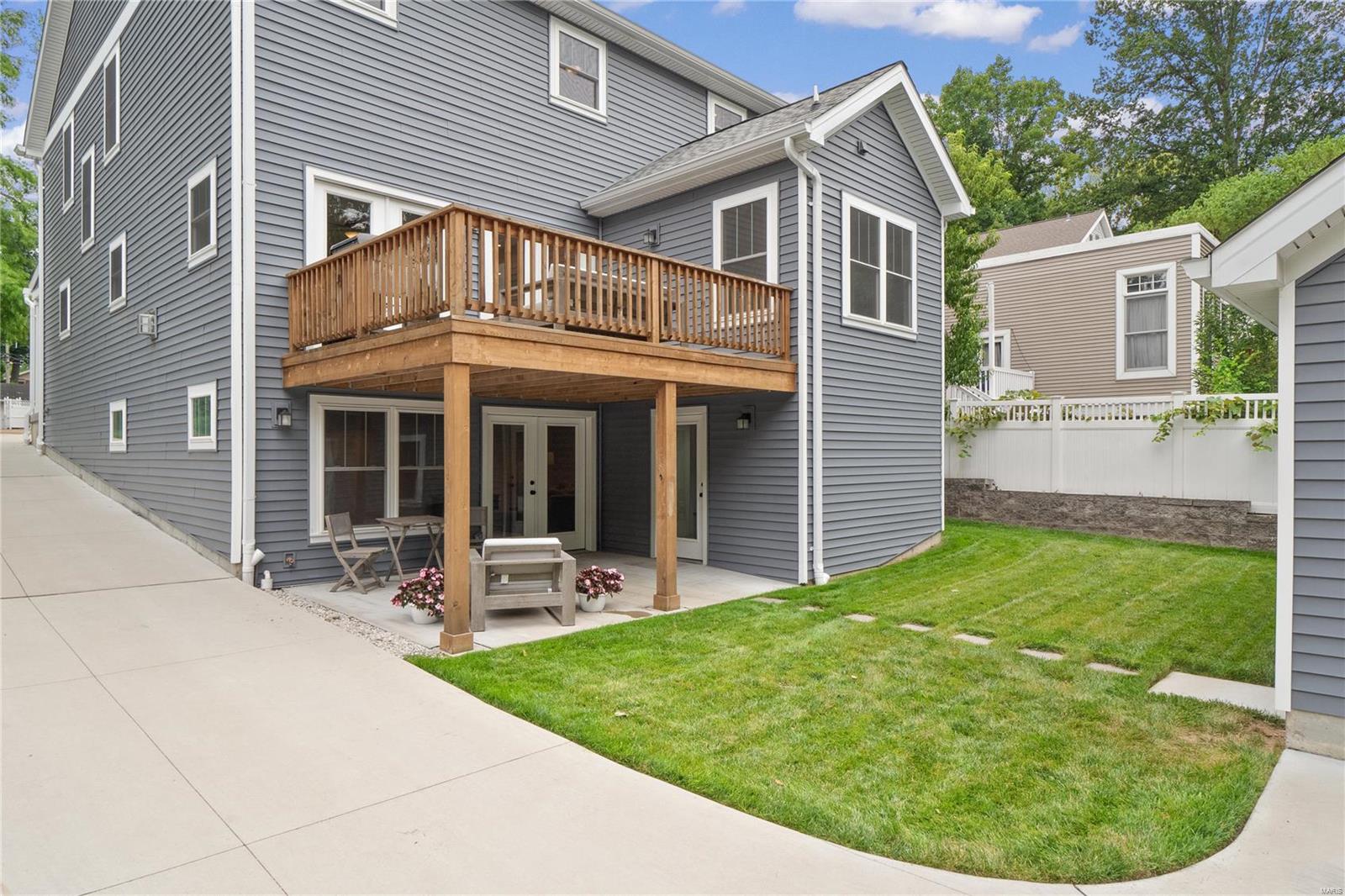 679 Tuxedo Boulevard